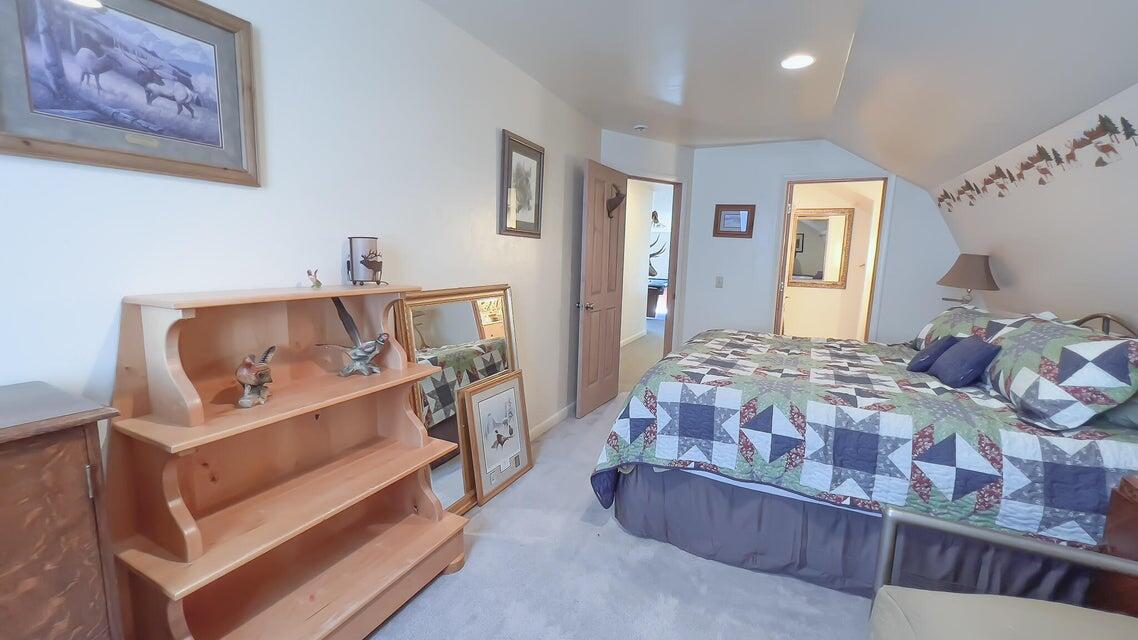 1094 E 1520 N Property Photo 25