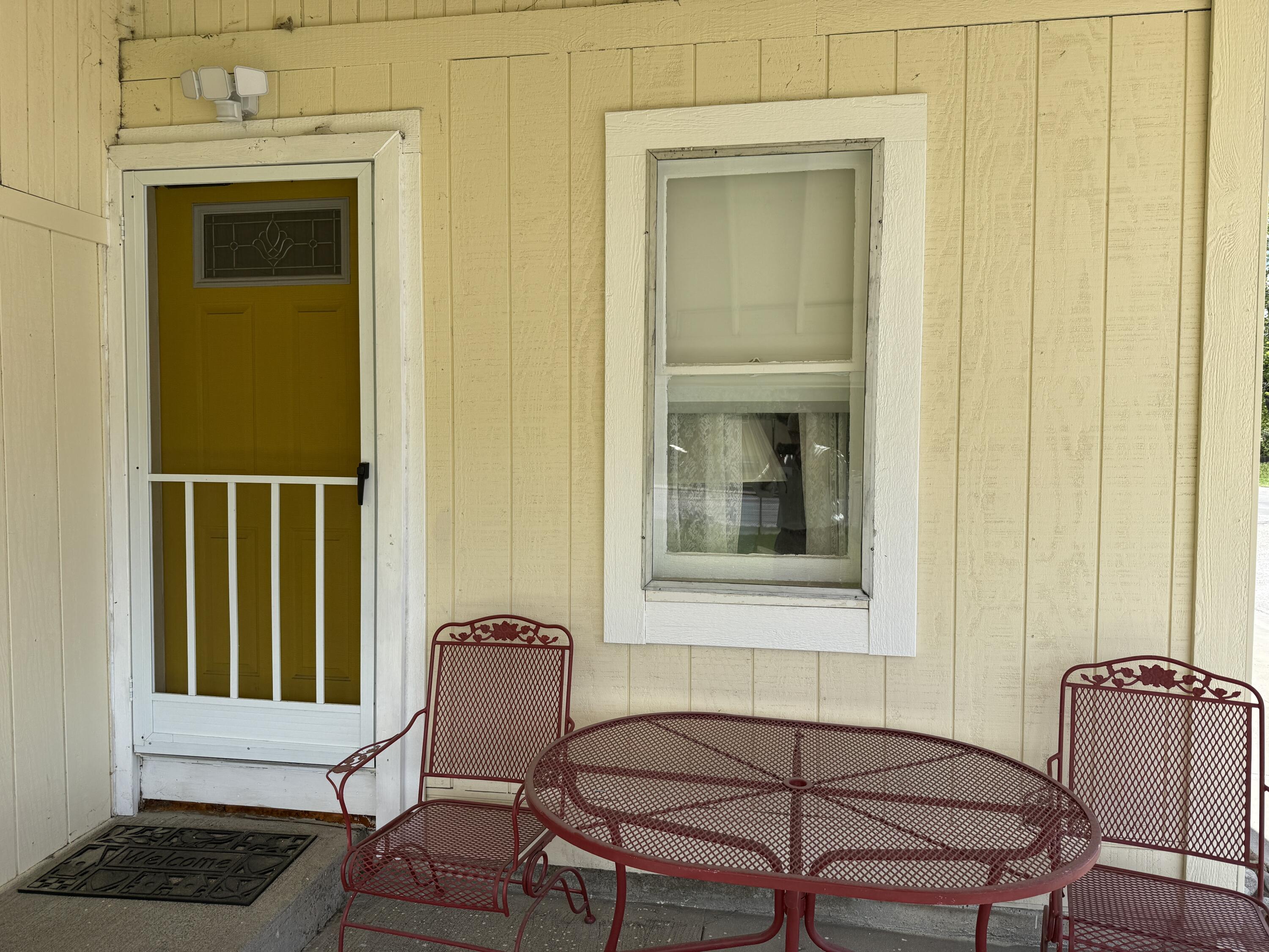 109 Elm St Property Photo 3