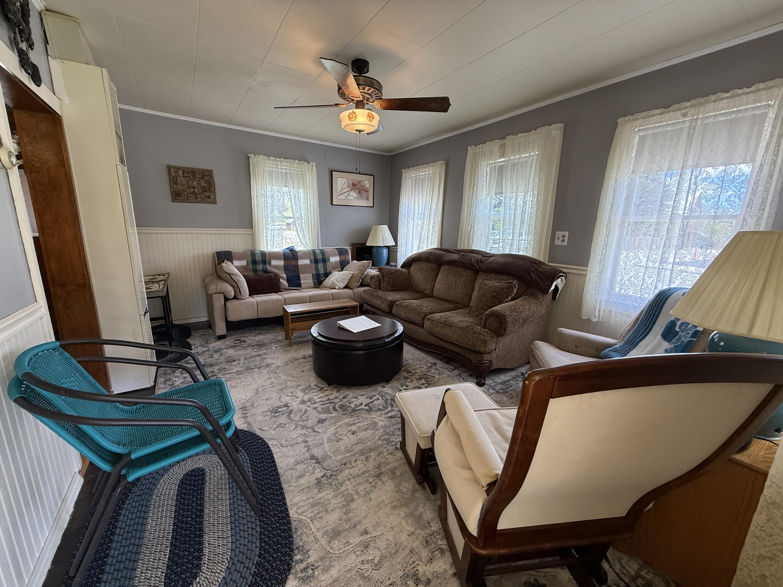 109 Elm St Property Photo 4