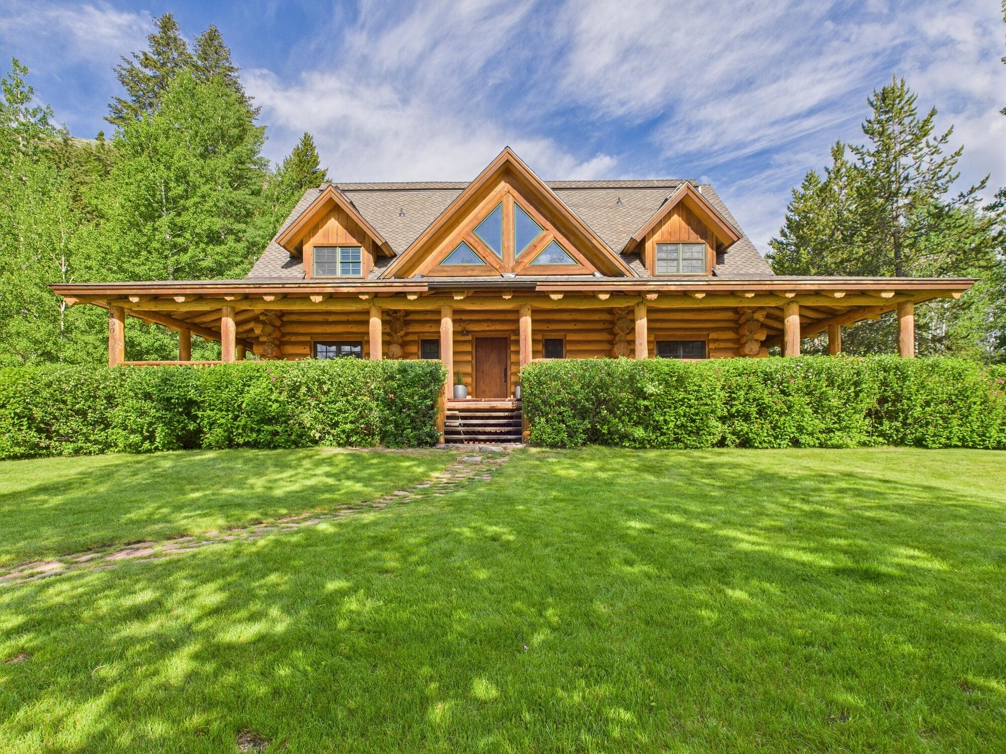 390 Foxglove Property Photo 1