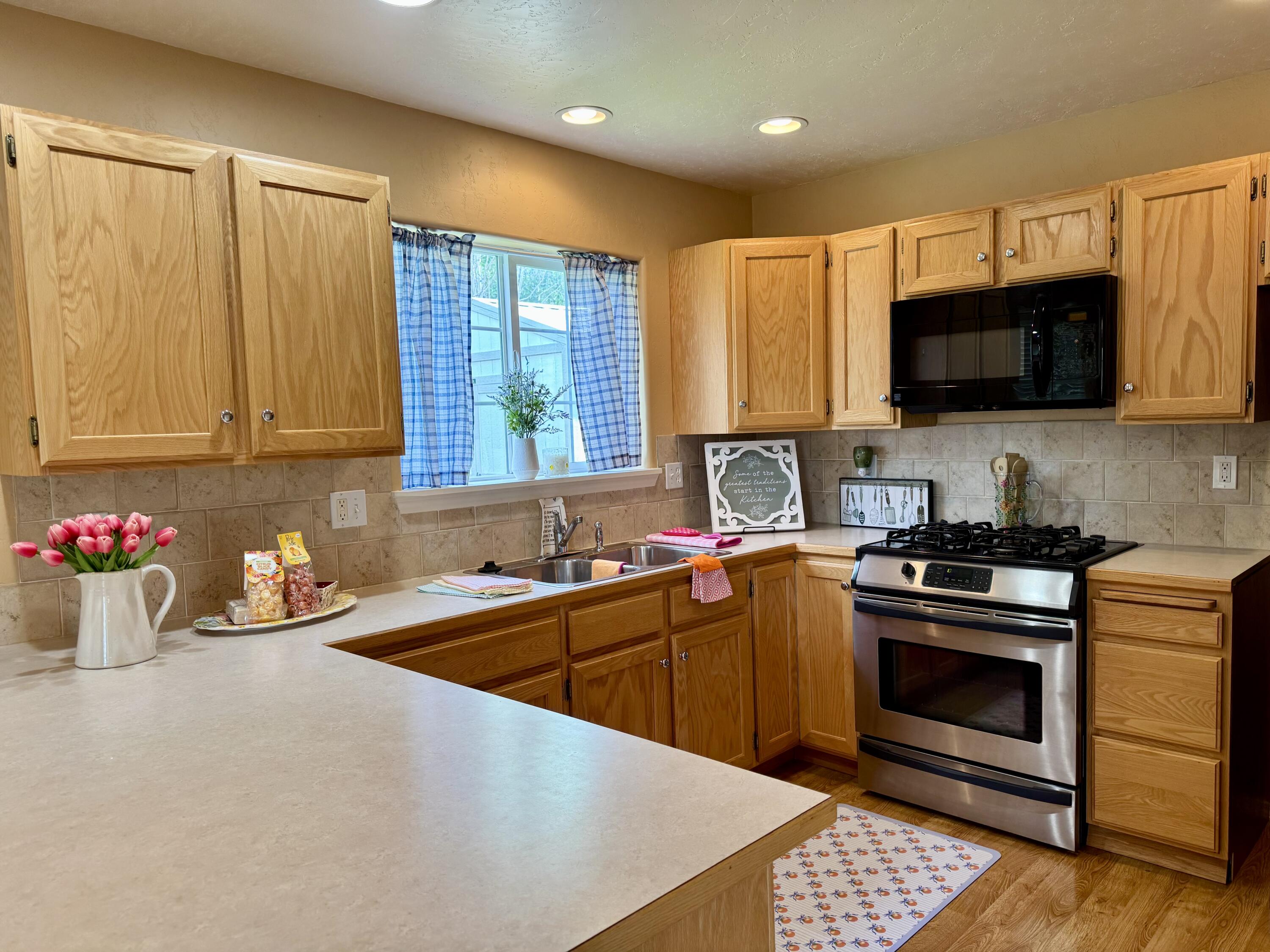 261 Sunrise Ranch Rd Property Photo 6