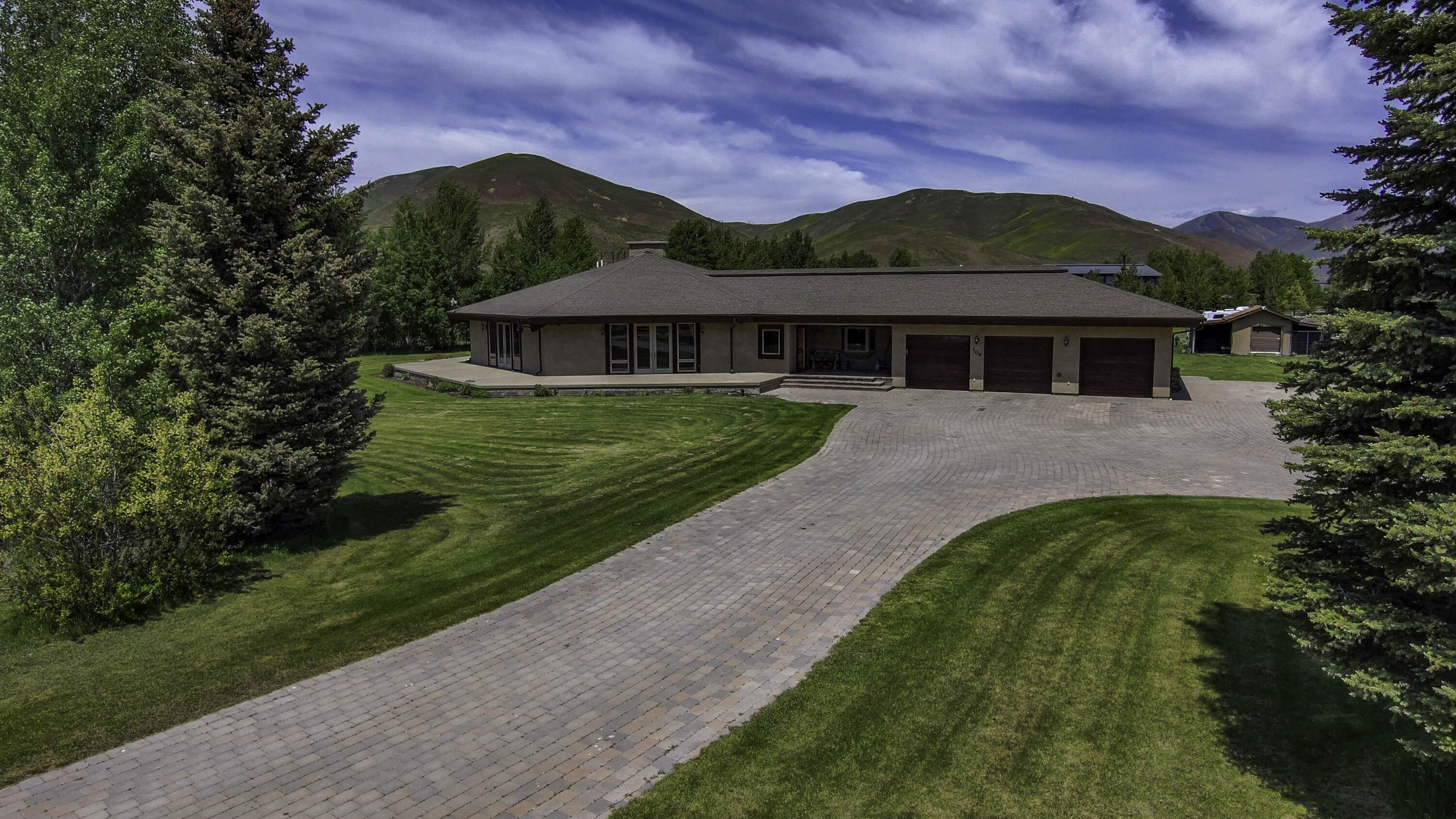 109 N Colorado Gulch Rd Property Photo 1