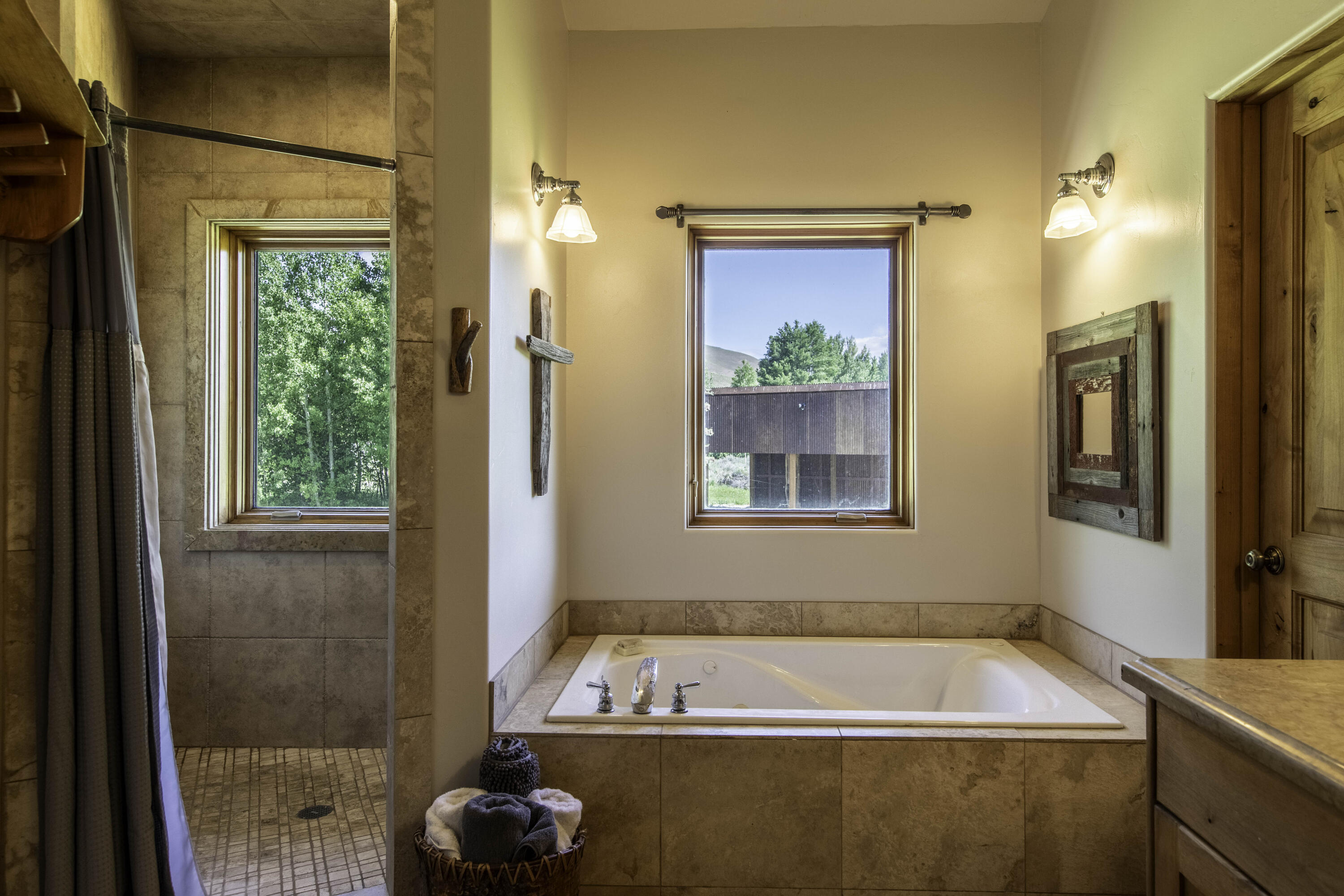 109 N Colorado Gulch Rd Property Photo 14