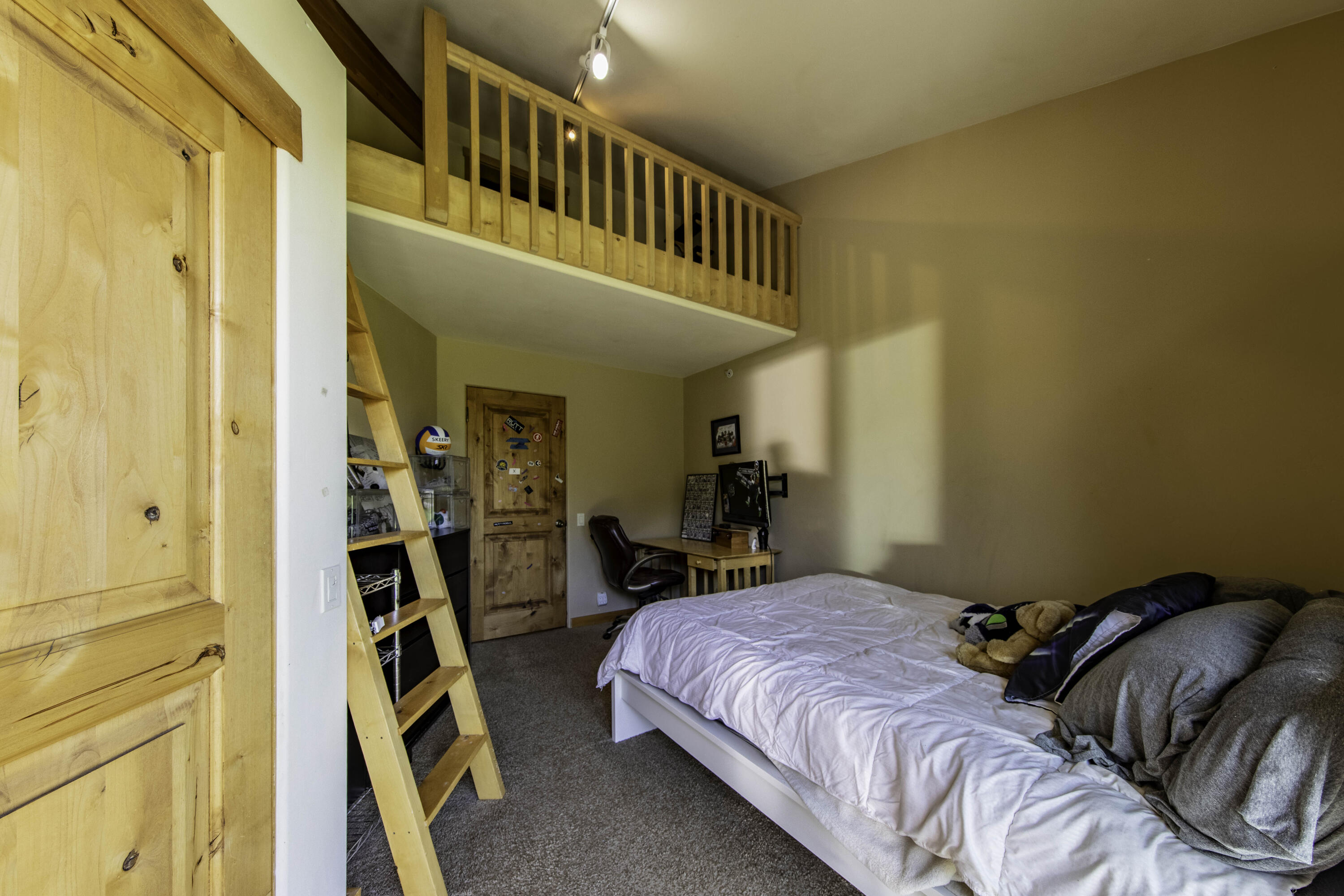 109 N Colorado Gulch Rd Property Photo 15