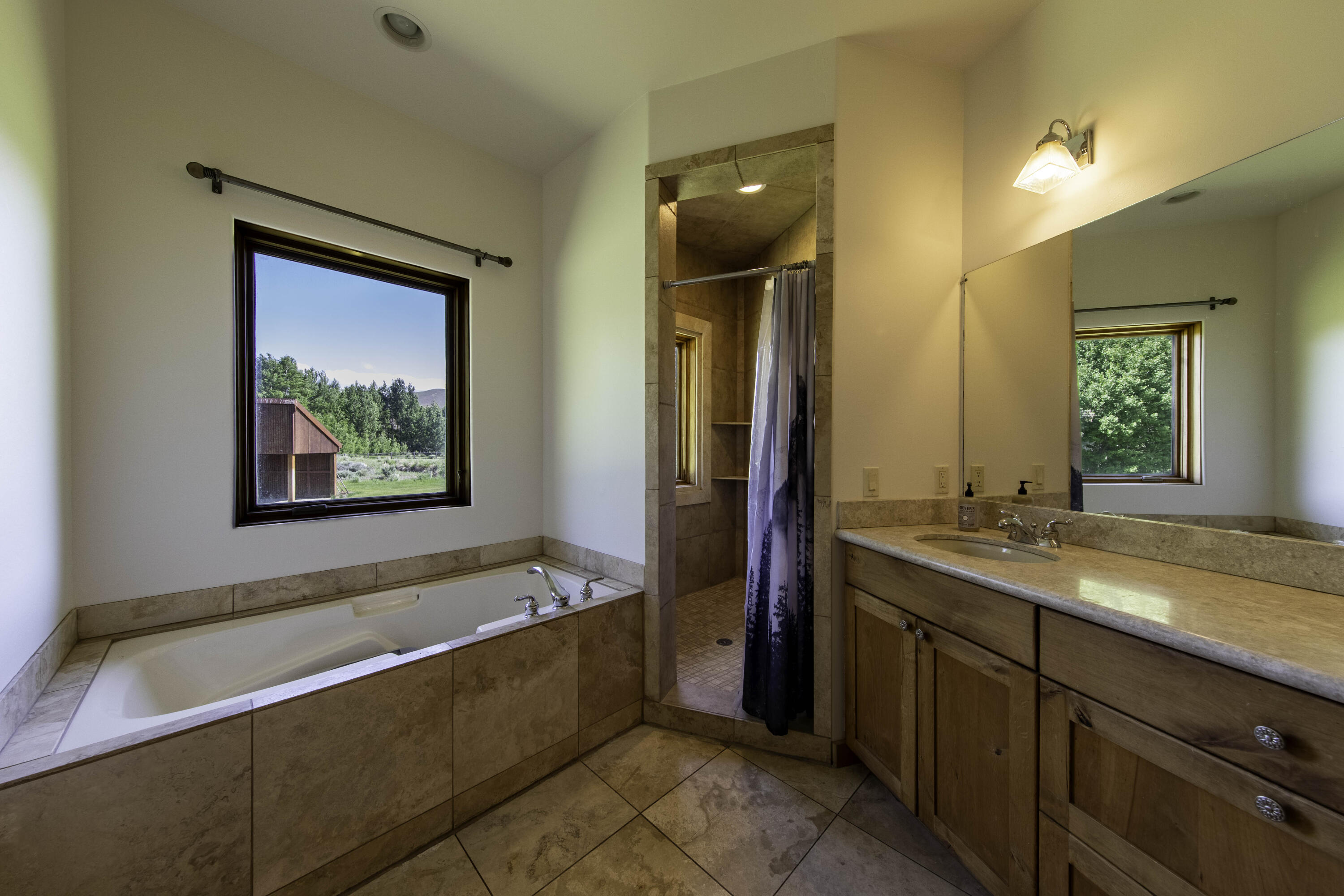 109 N Colorado Gulch Rd Property Photo 19