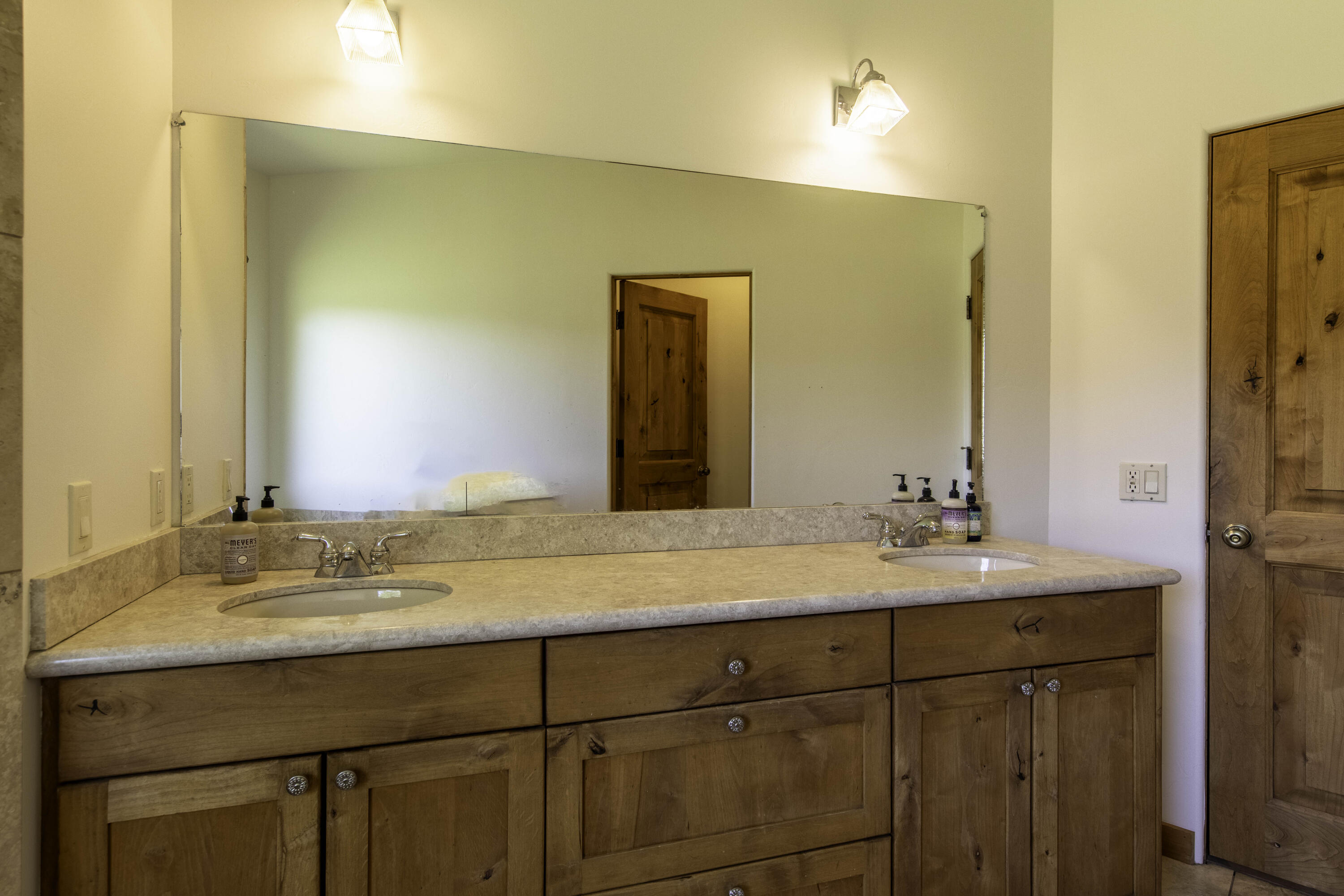109 N Colorado Gulch Rd Property Photo 20