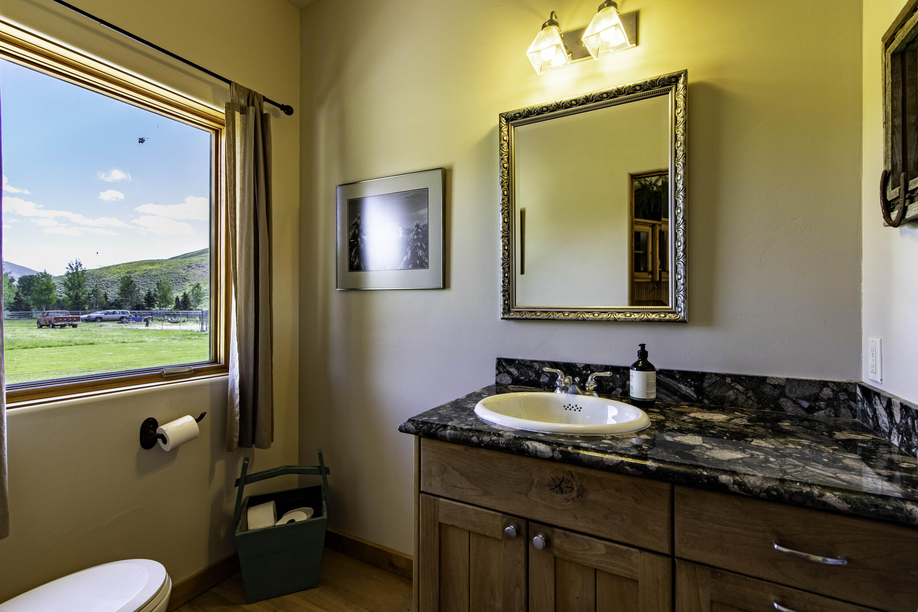 109 N Colorado Gulch Rd Property Photo 23