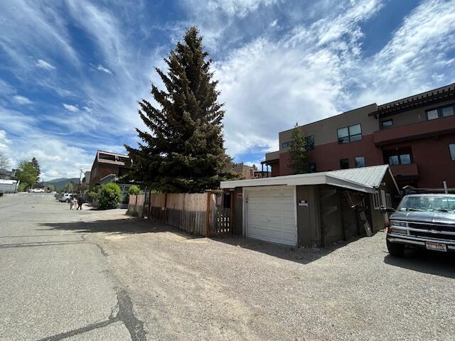 160 W 2nd St Property Photo 4