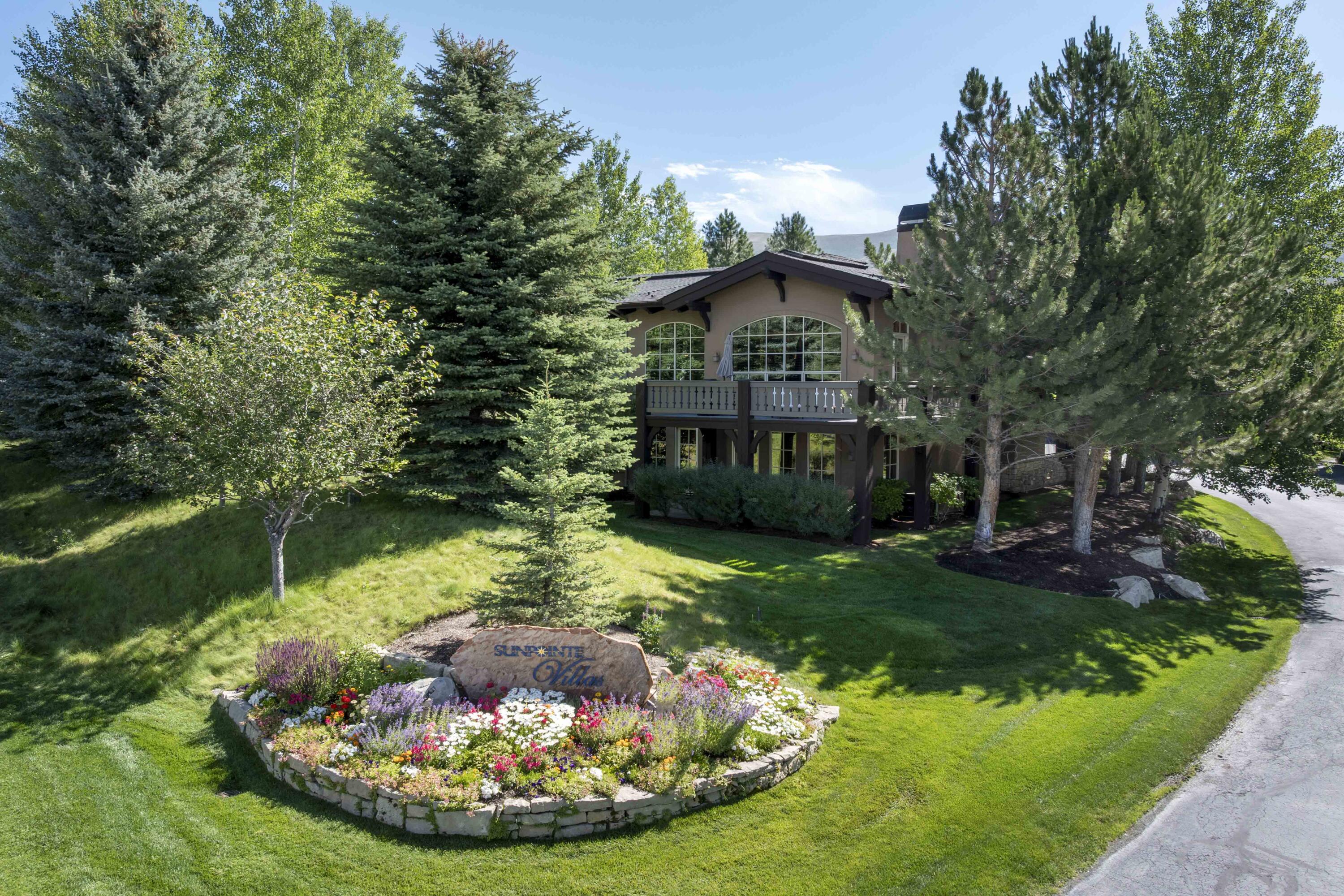 1 VILLA Ct Property Photo 1