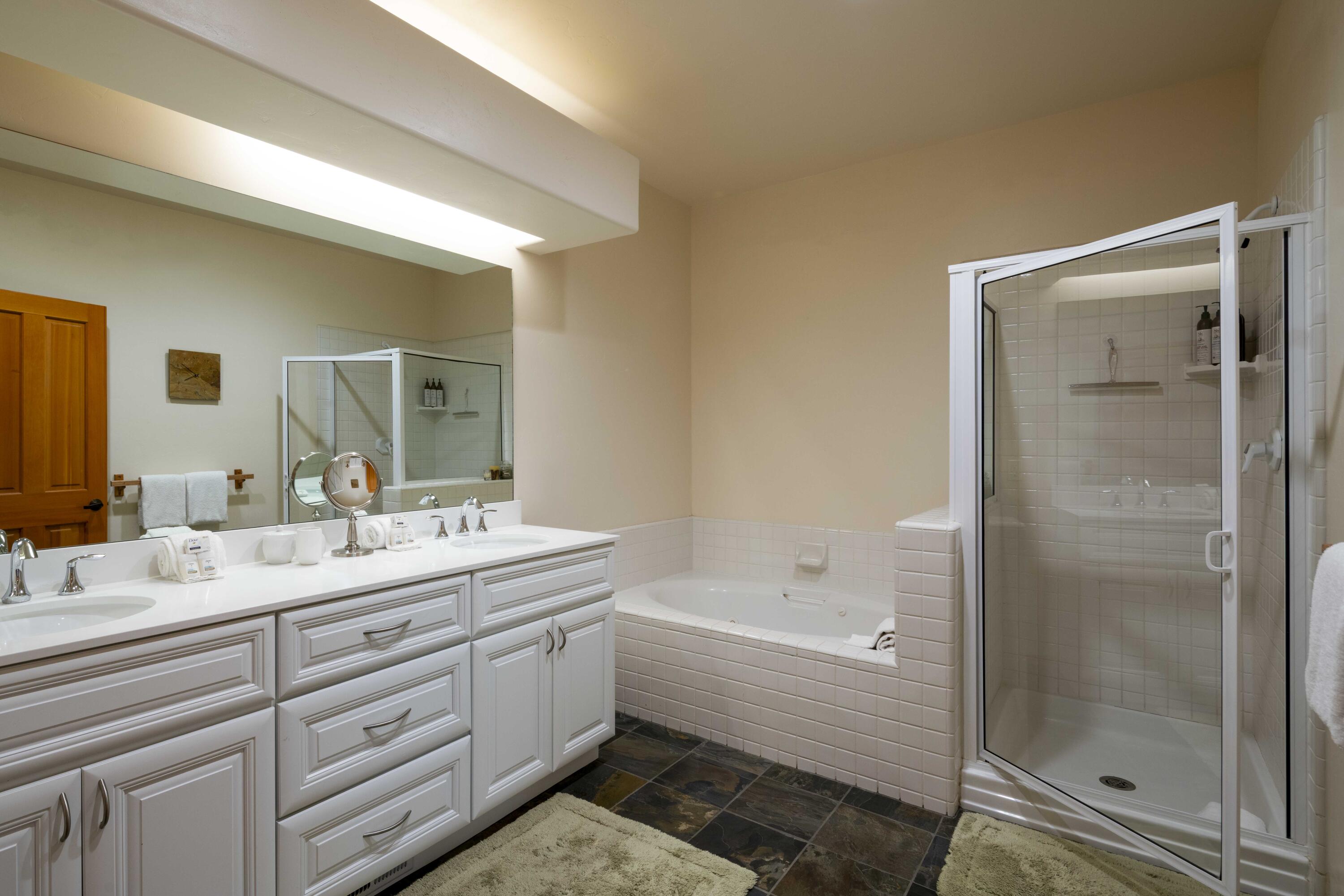 4614 Arrowwood Condo Dr Property Photo 18