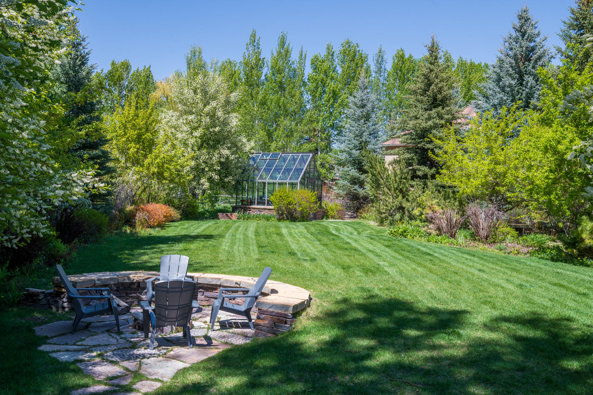 113 N Hiawatha Dr Property Photo 8