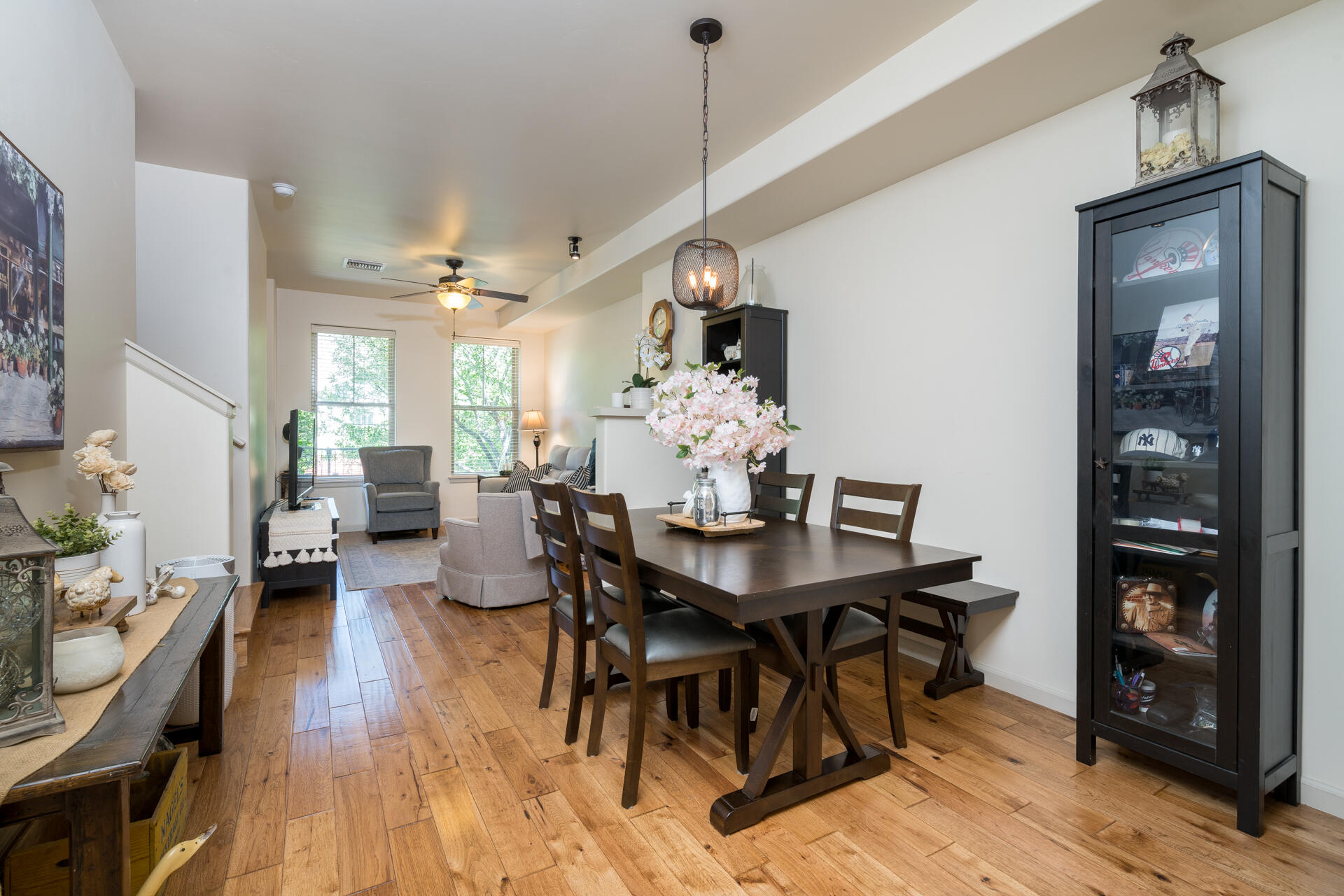 2477 Woodside Blvd Property Photo 1