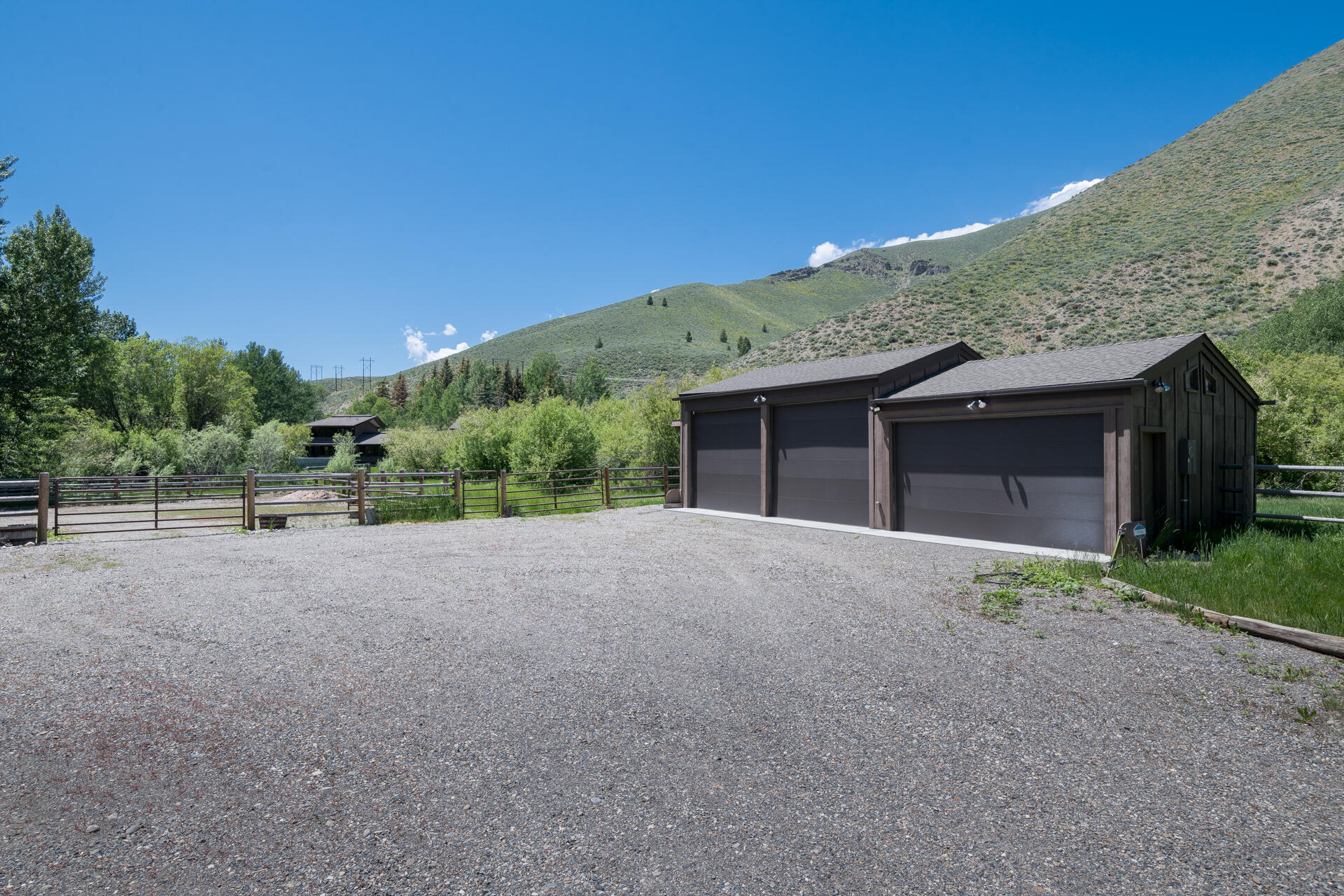 102 Hyndman View Dr Property Photo 42