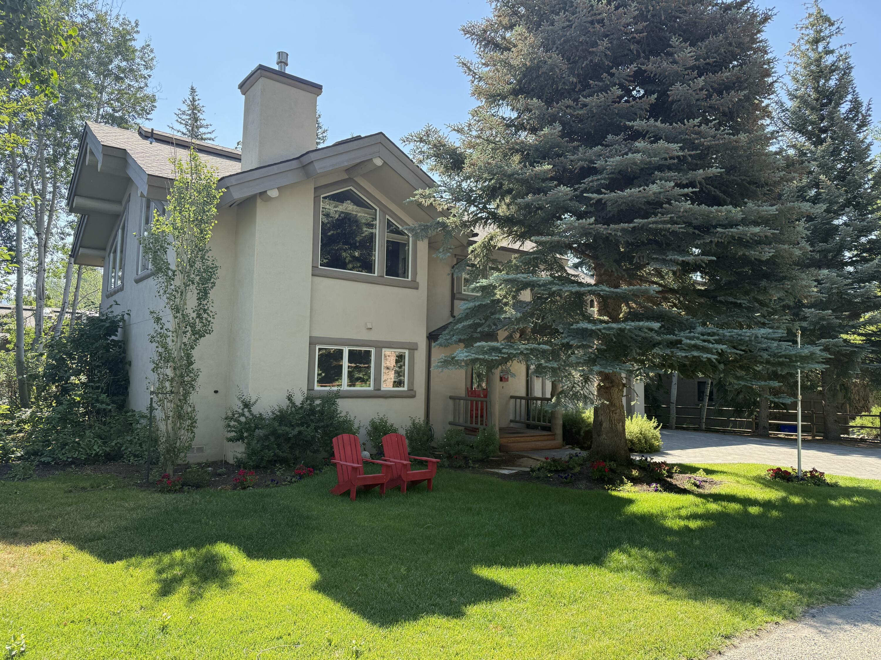 615 Wood River Dr Property Photo 1