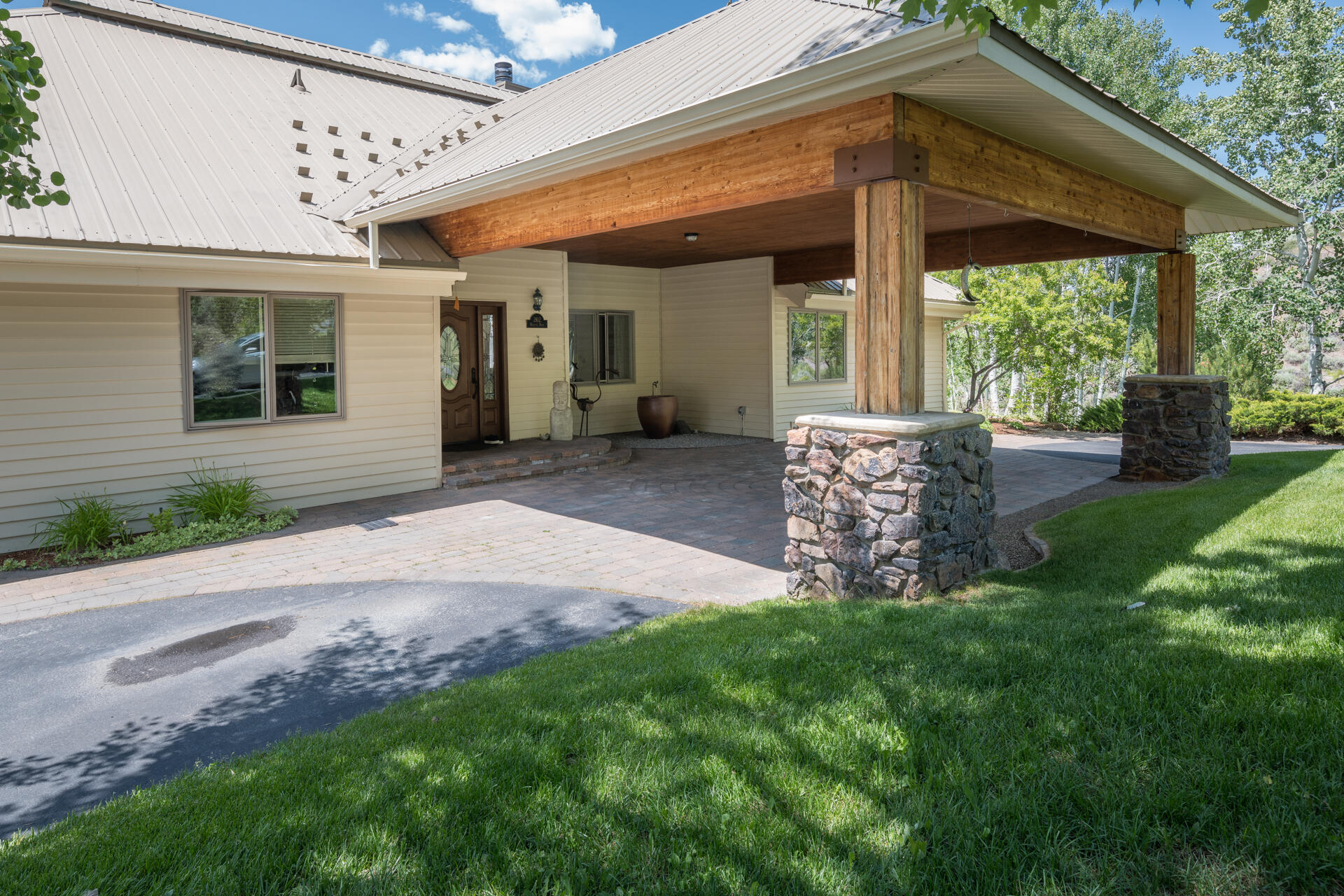 202 Bannock Dr Property Photo 2