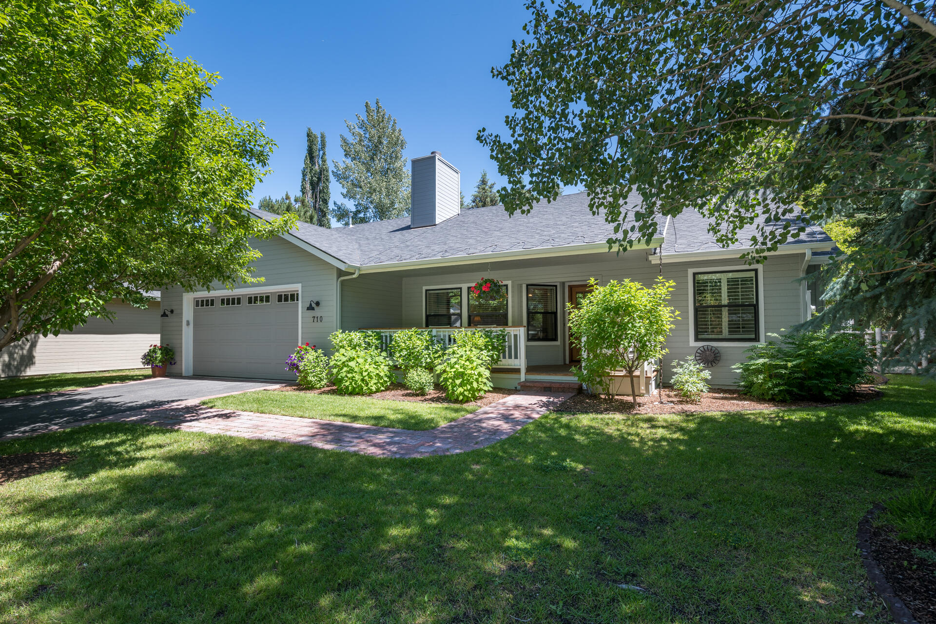 710 Angela Dr Property Photo 1