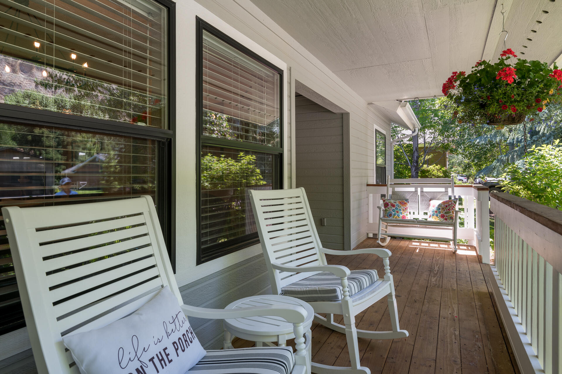 710 Angela Dr Property Photo 2