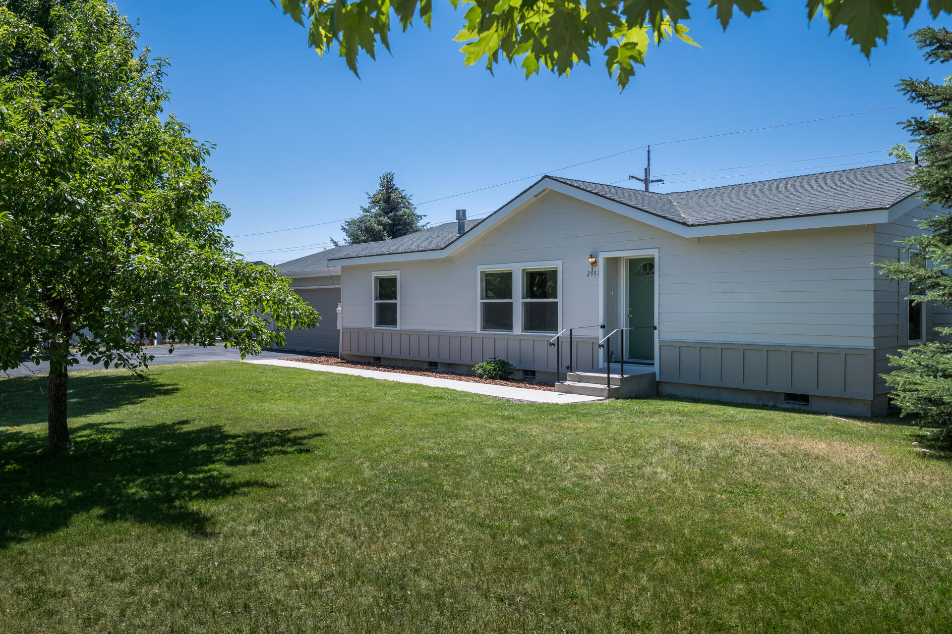 2951 Glenbrook Dr Property Photo 1