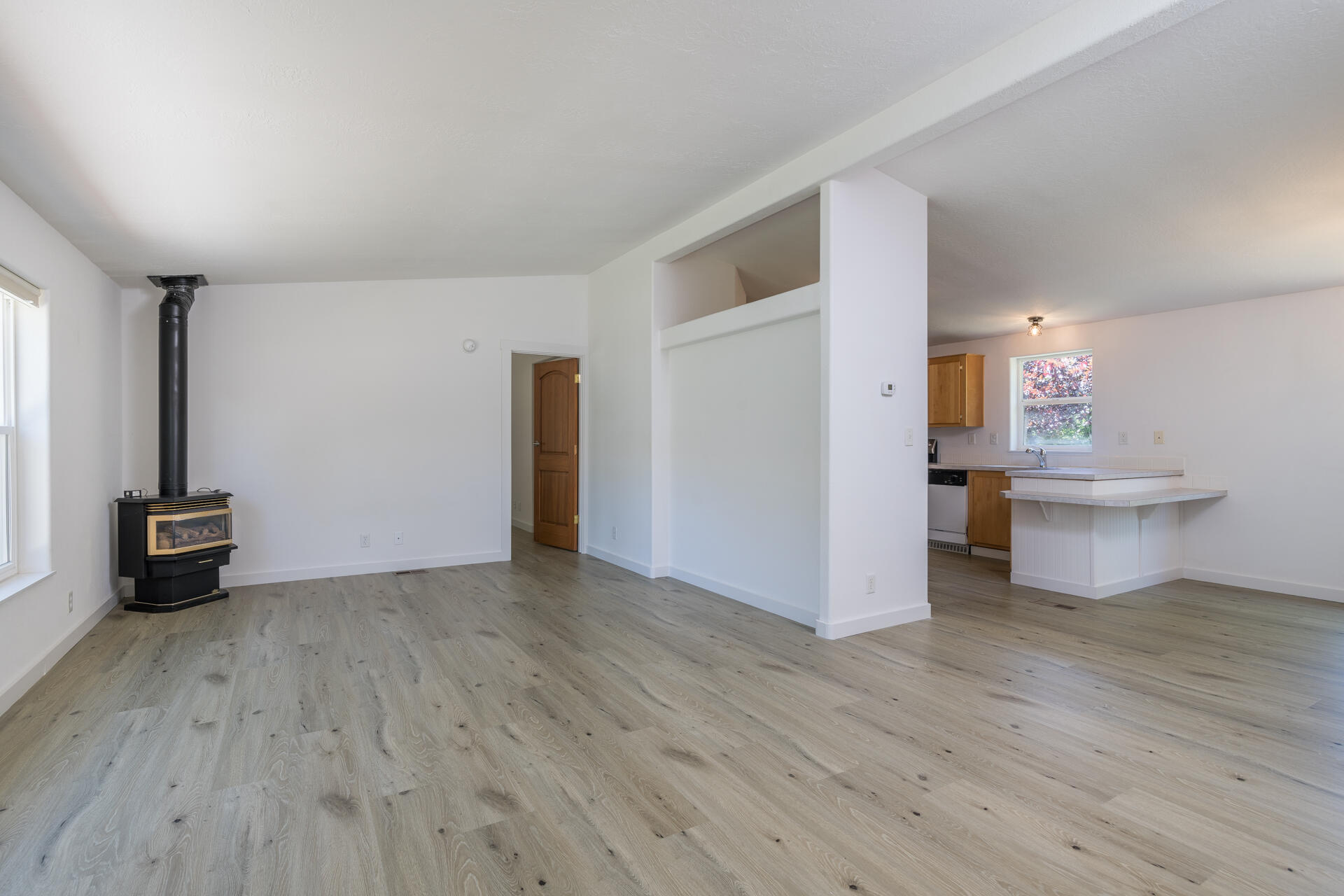 2951 Glenbrook Dr Property Photo 4