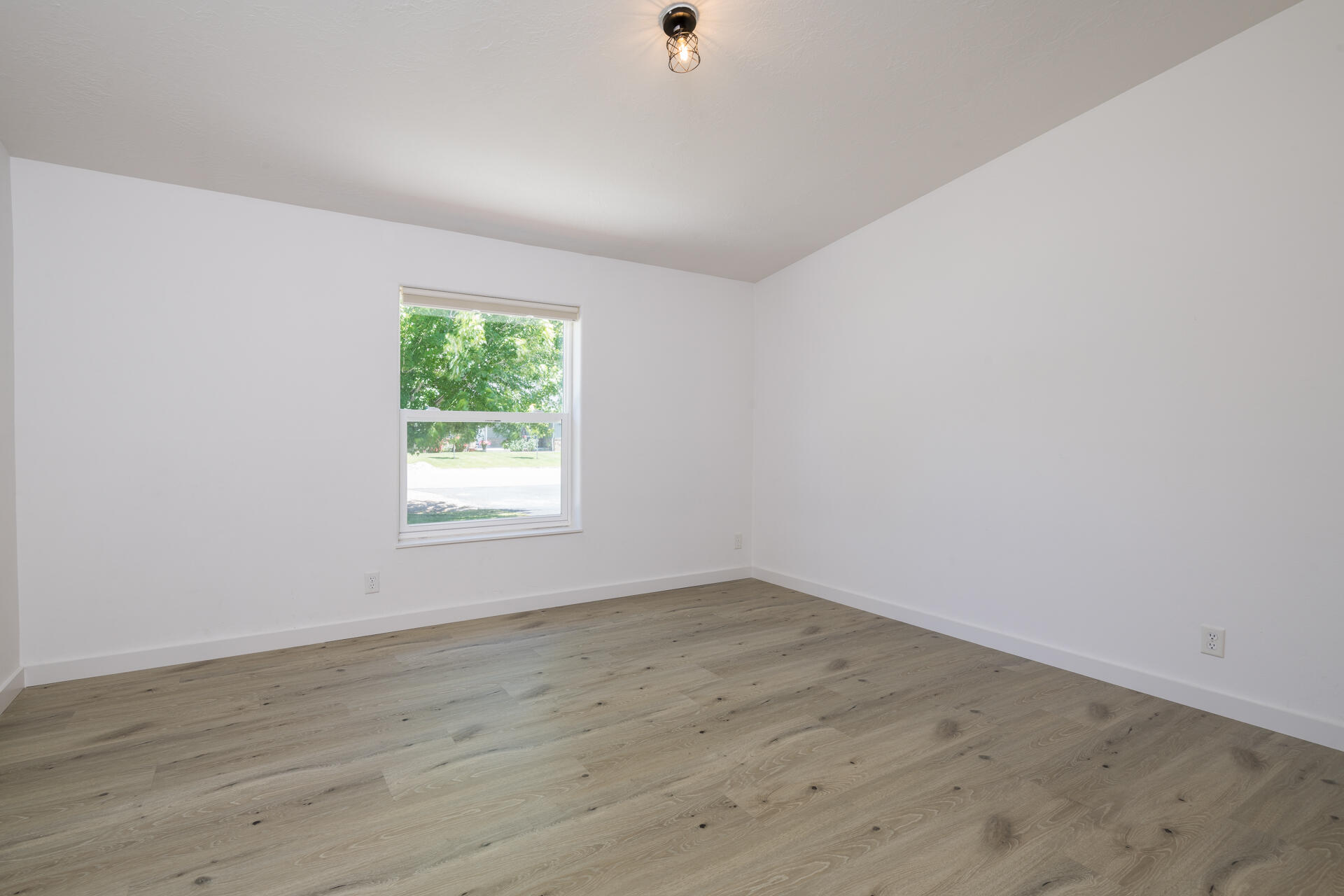 2951 Glenbrook Dr Property Photo 9