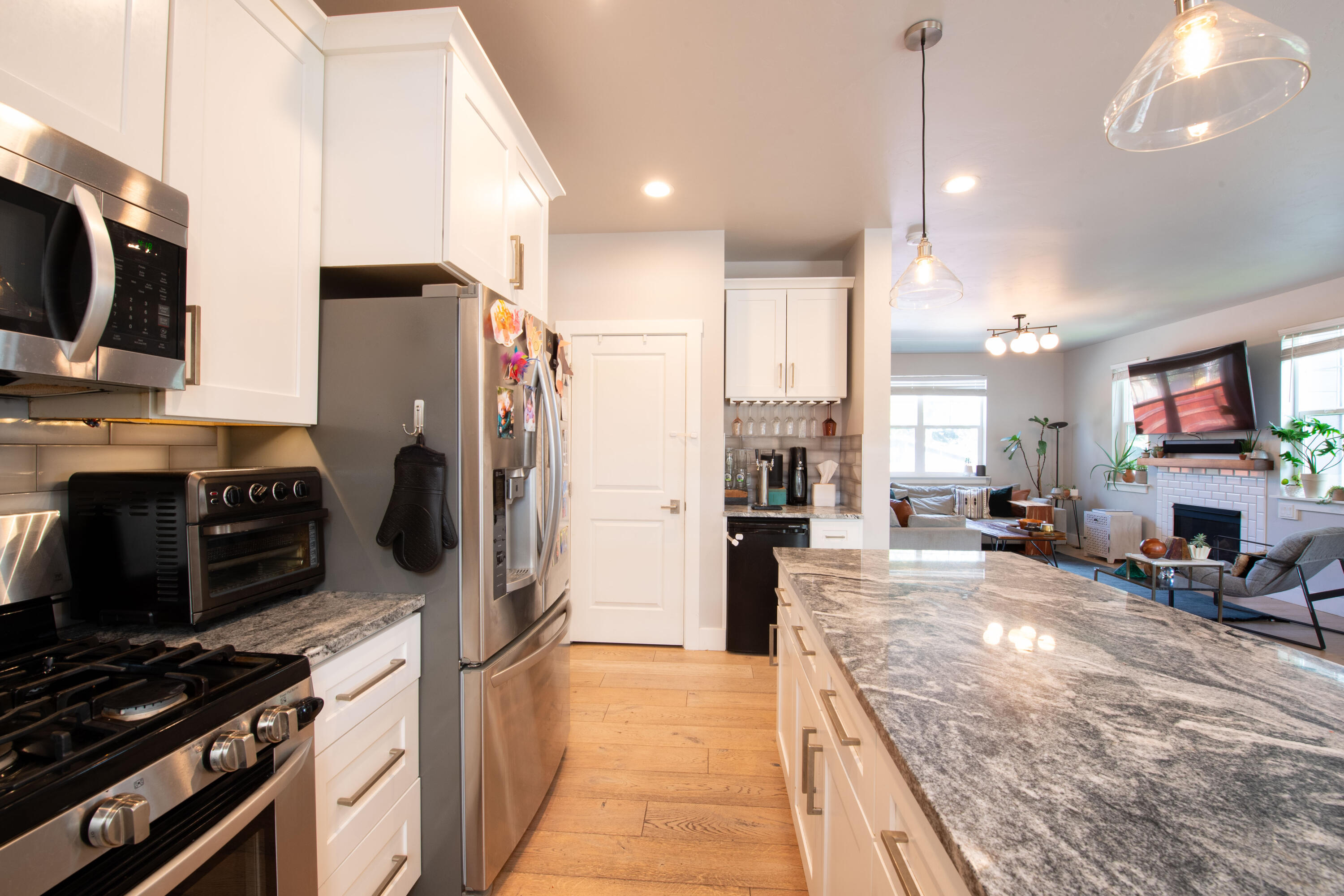 210 W Croy St Property Photo 8