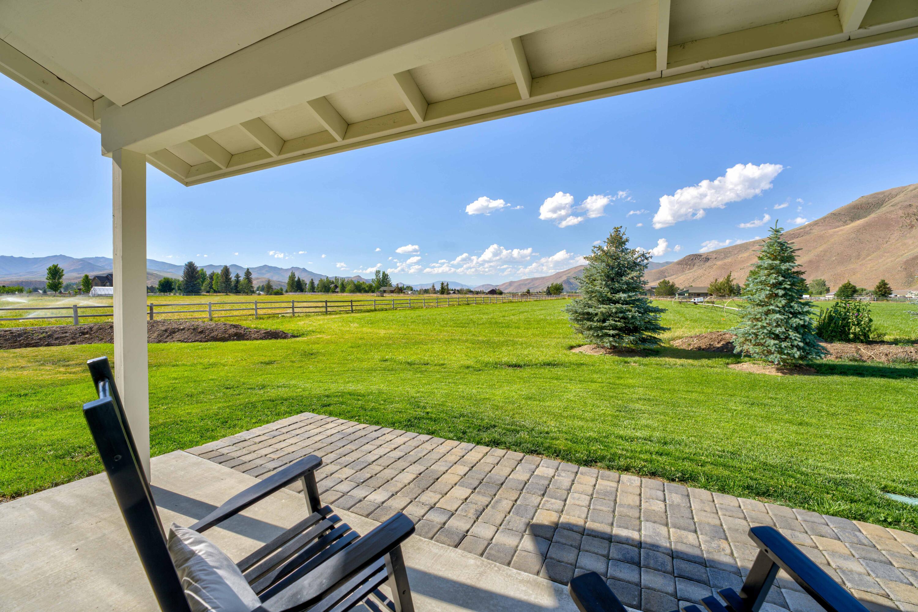 201 Equus Loop Property Photo 27