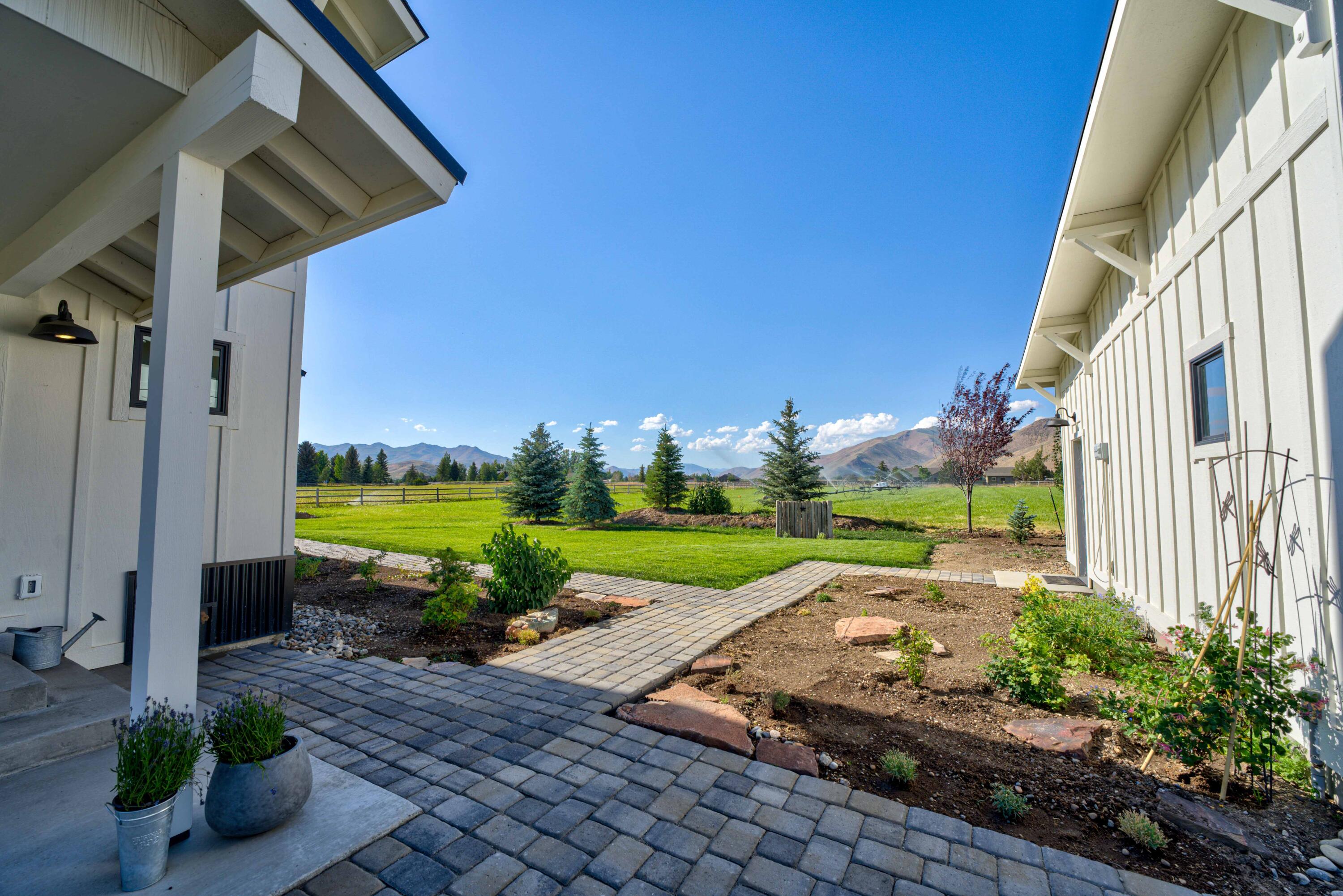 201 Equus Loop Property Photo 31