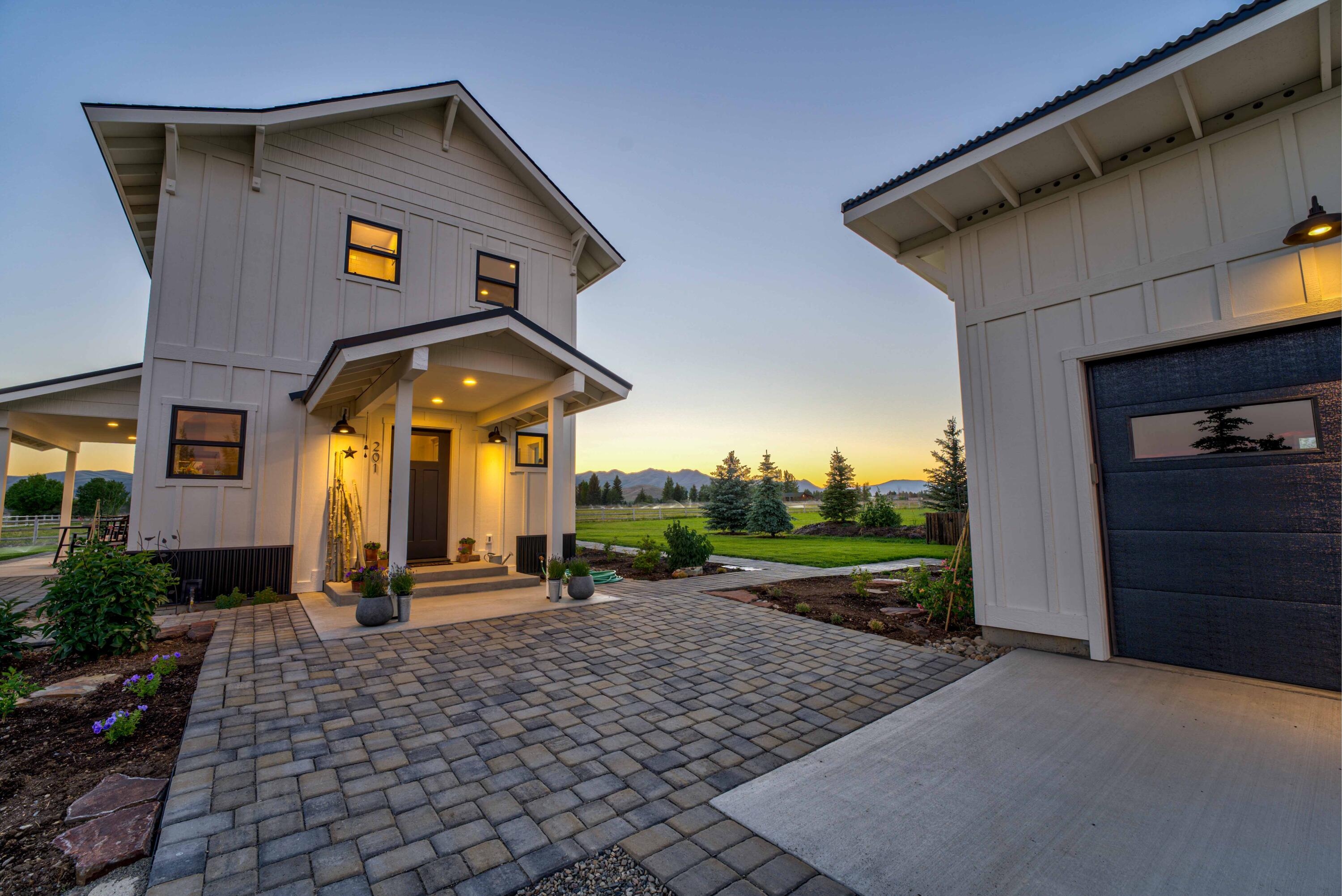 201 Equus Loop Property Photo 34