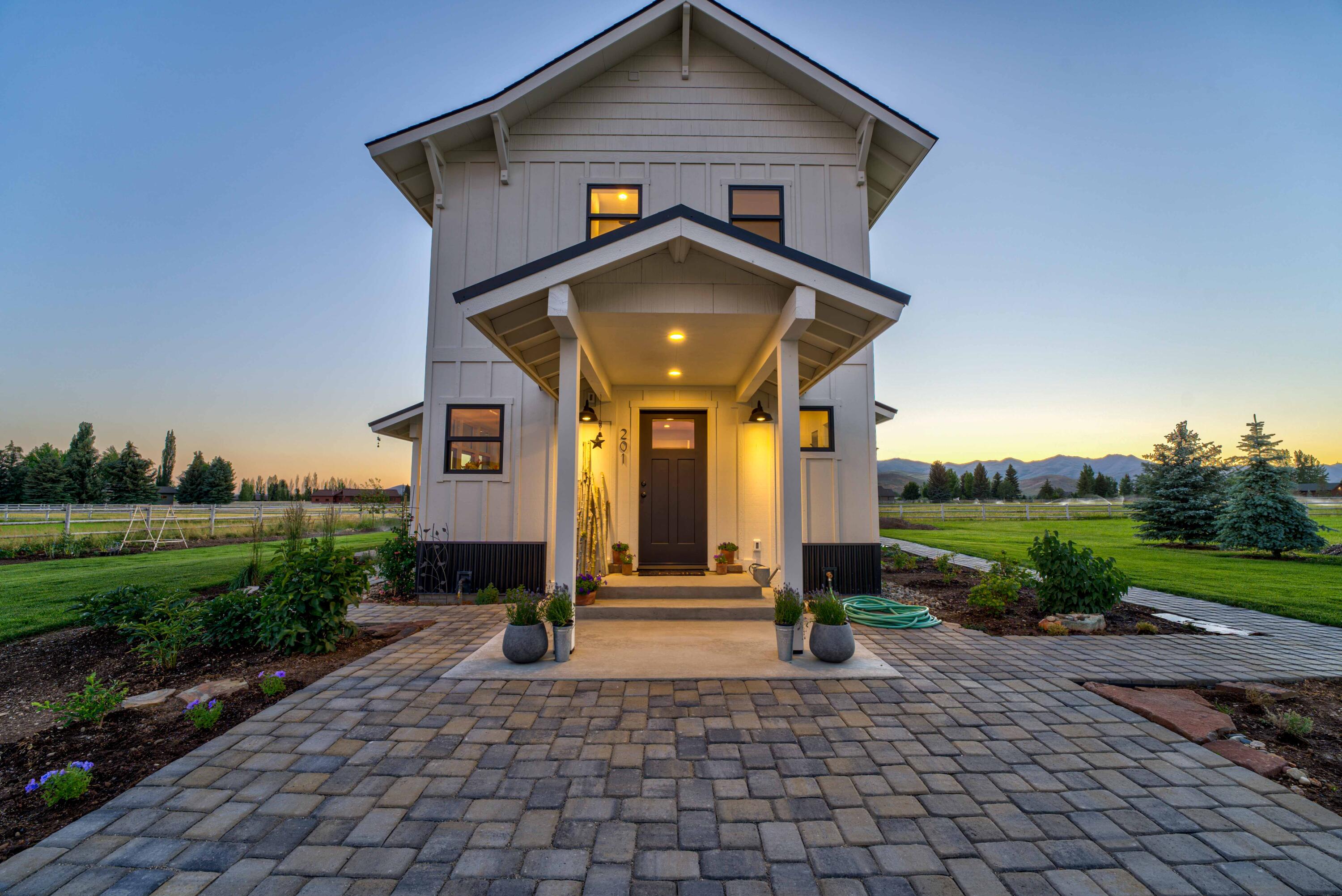201 Equus Loop Property Photo 35