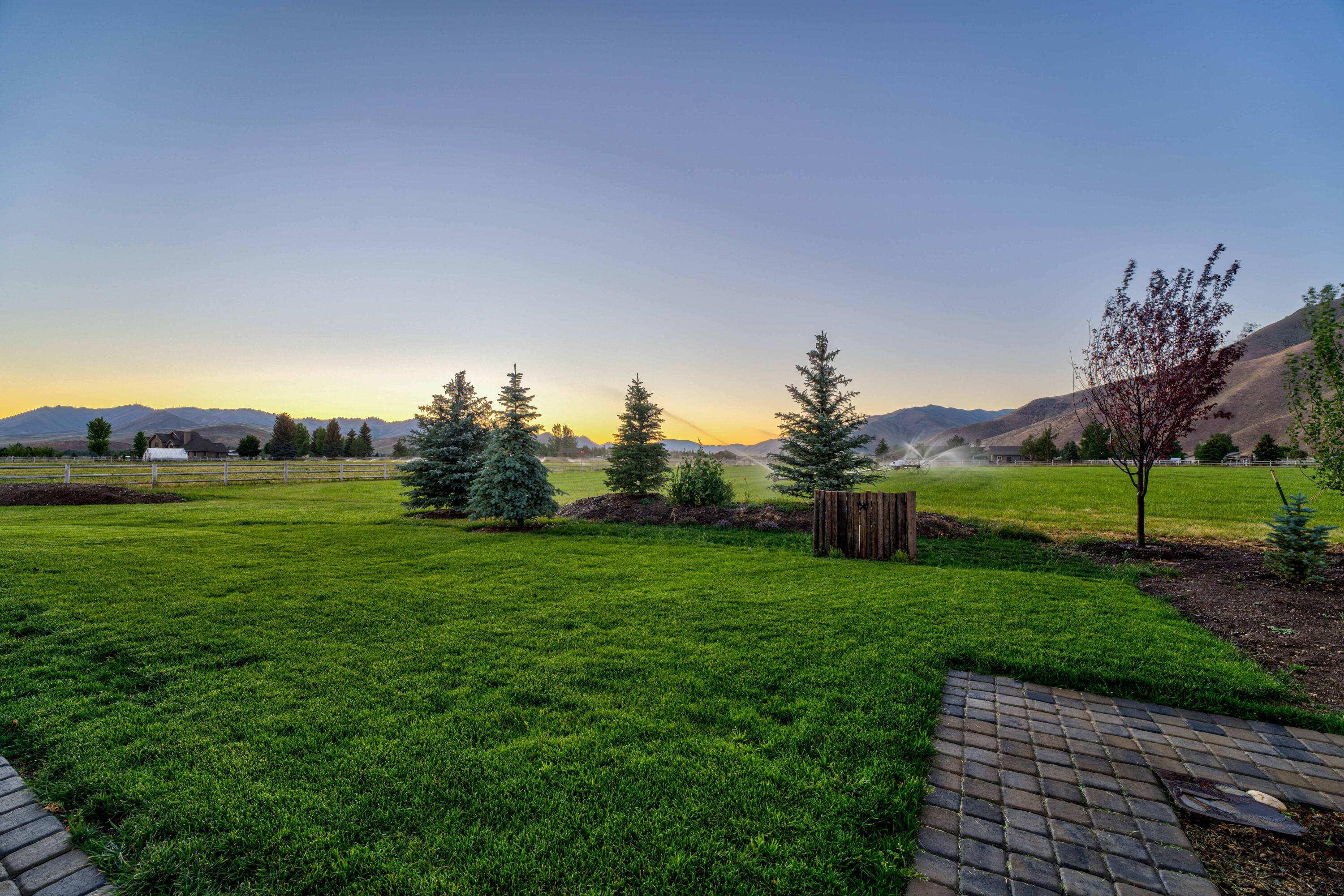 201 Equus Loop Property Photo 37