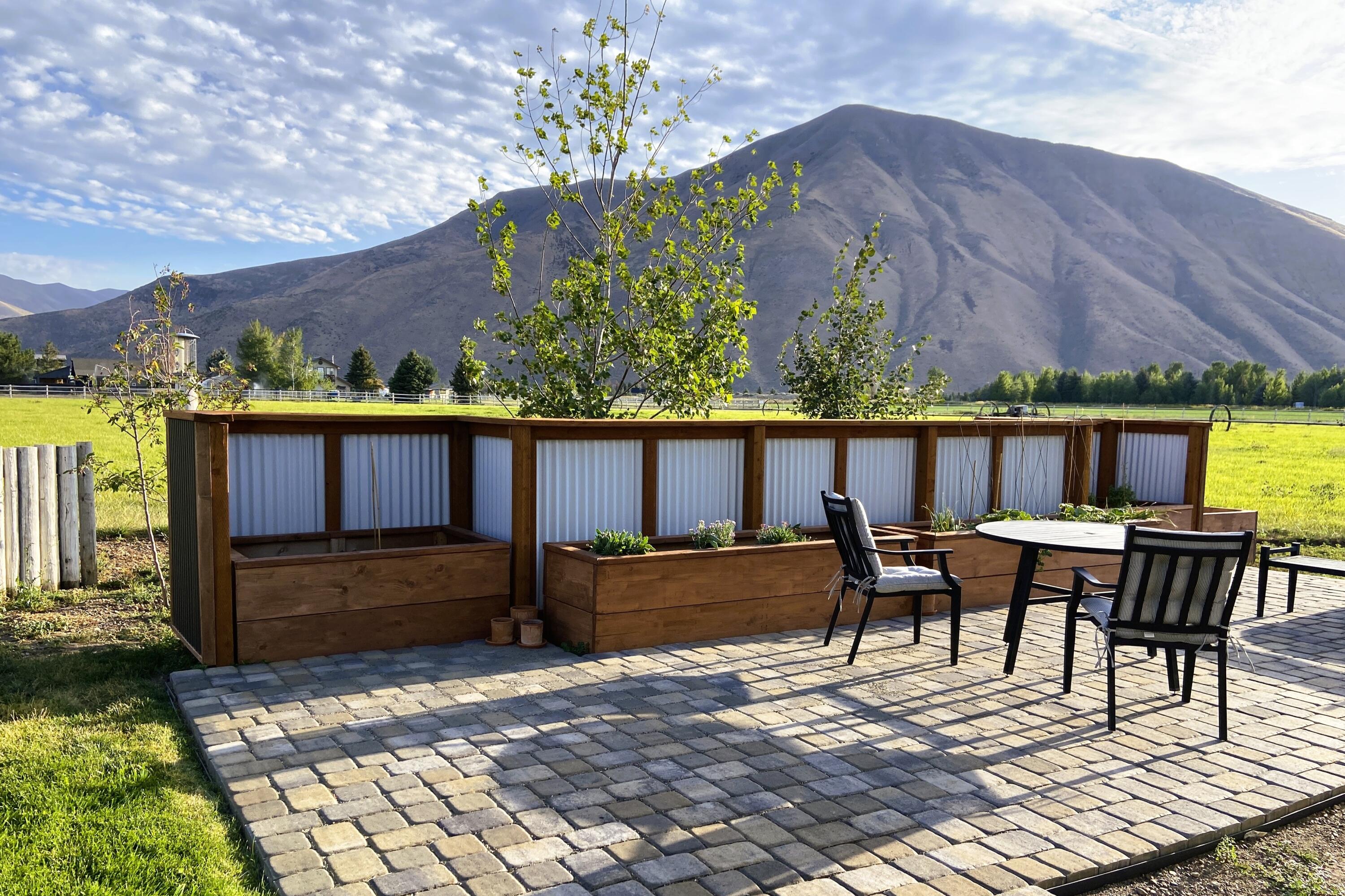 201 Equus Loop Property Photo 38