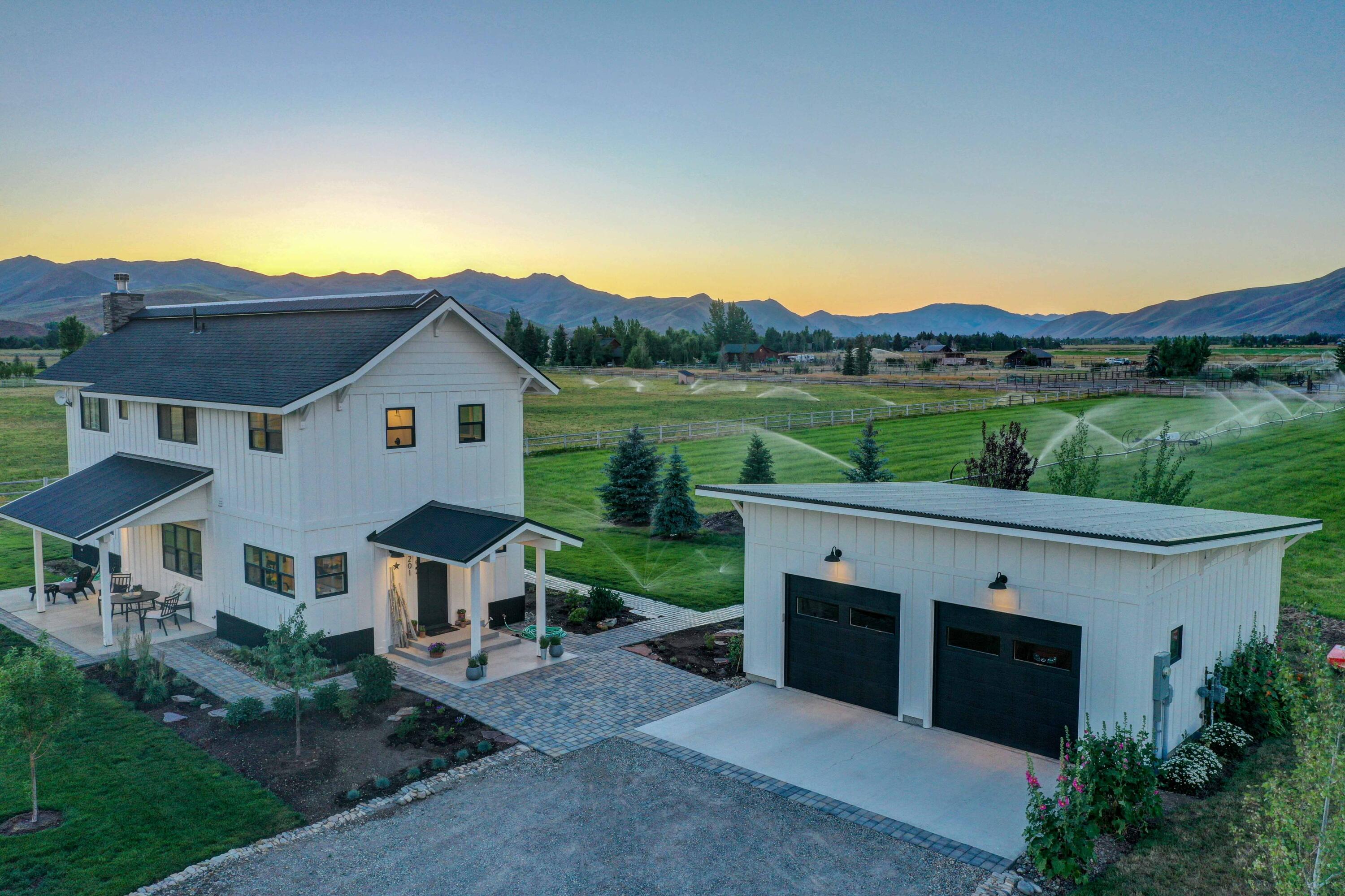 201 Equus Loop Property Photo 39