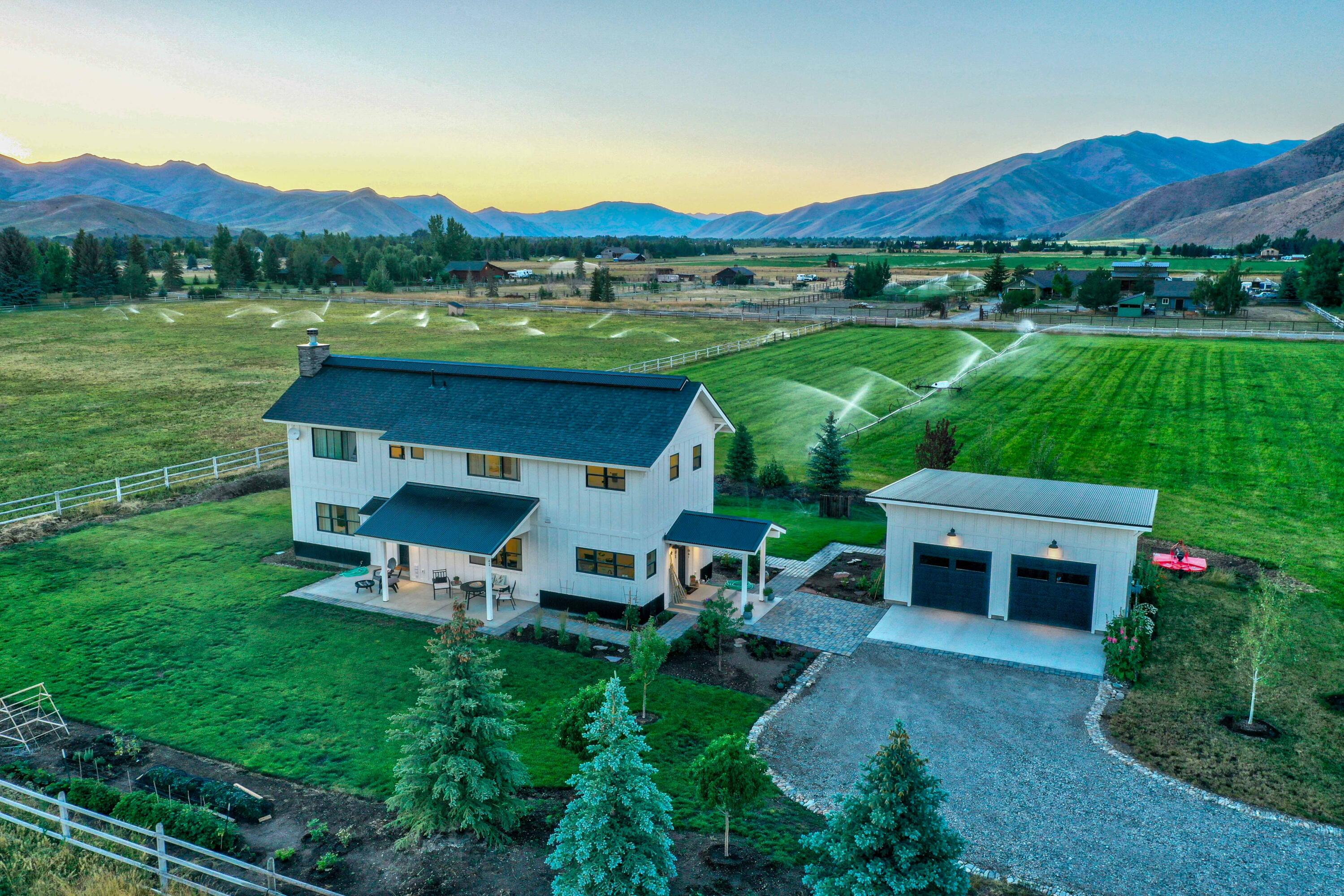 201 Equus Loop Property Photo 40