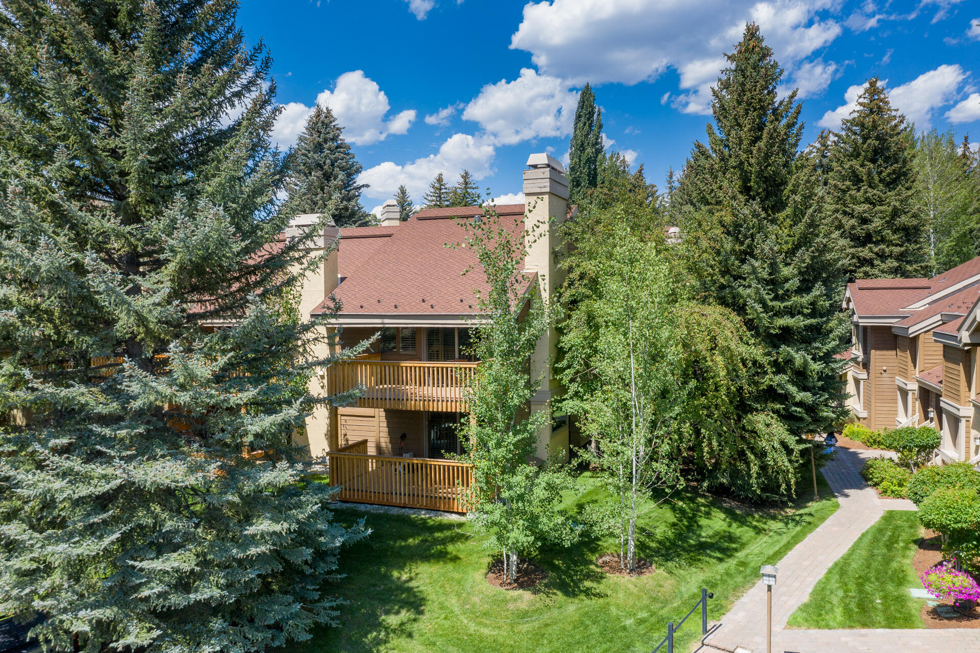 2724 Sunburst Condo Dr Property Photo 19
