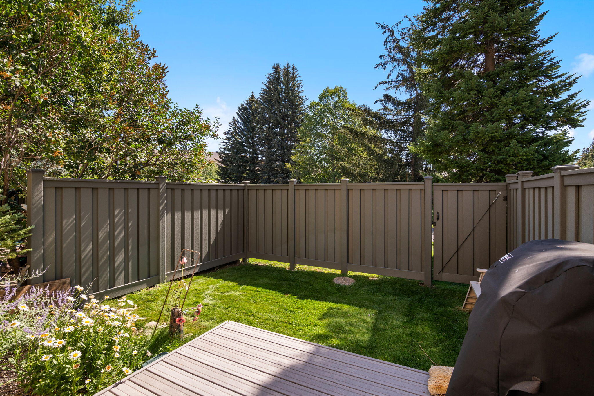 280 S 3rd Ave Property Photo 1