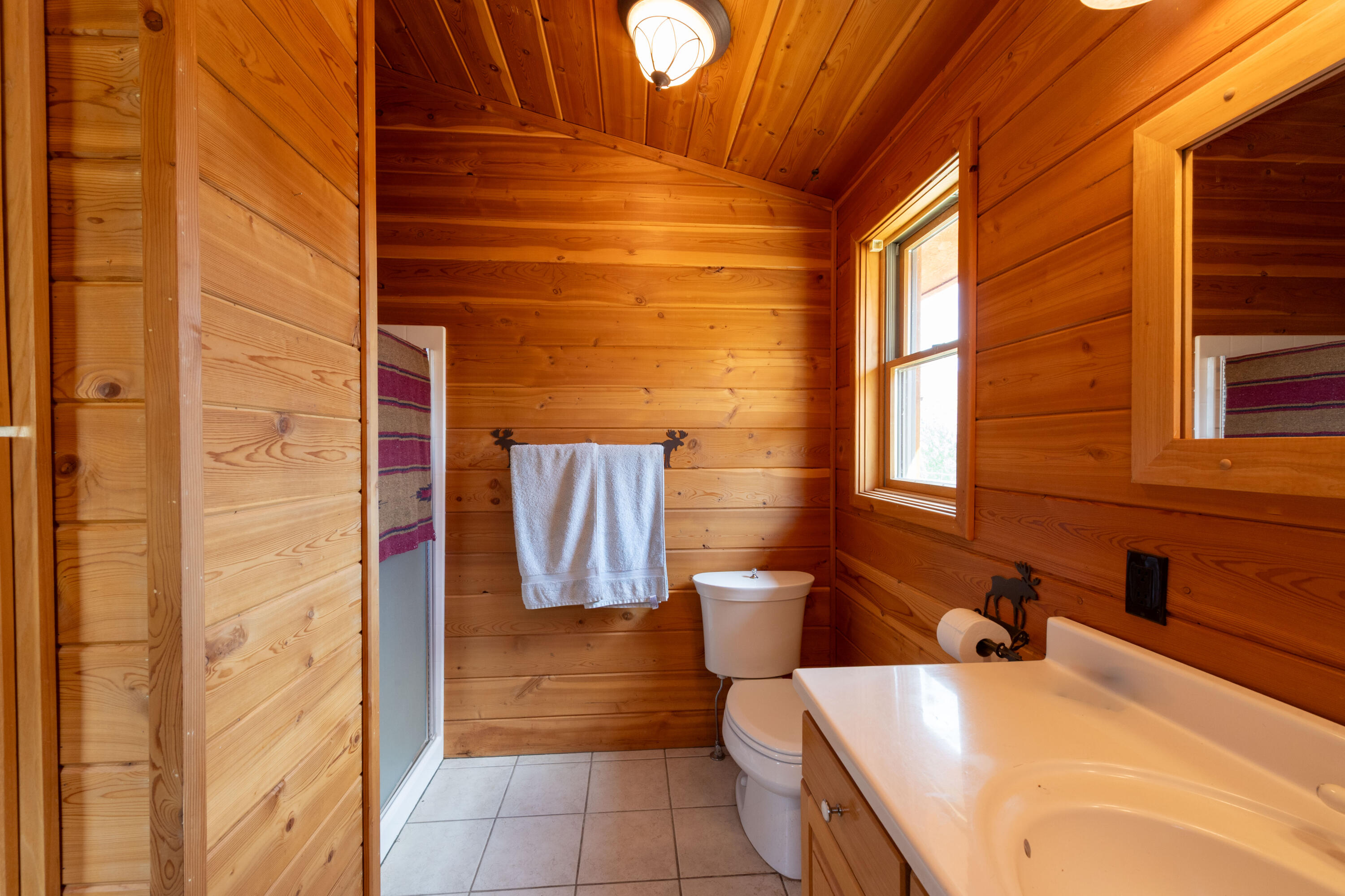 9885 Challis Creek Rd Property Photo 19