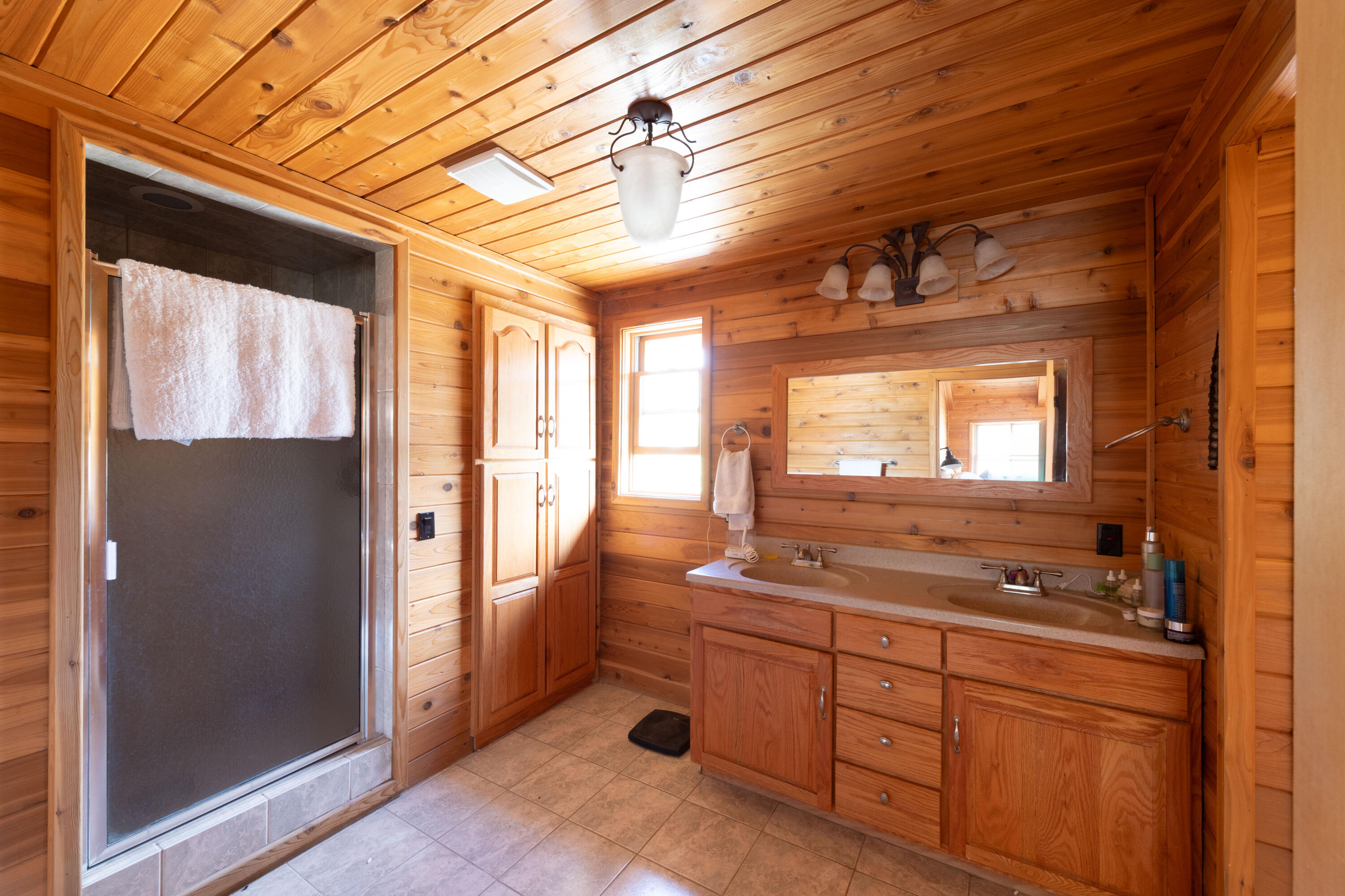 9885 Challis Creek Rd Property Photo 26