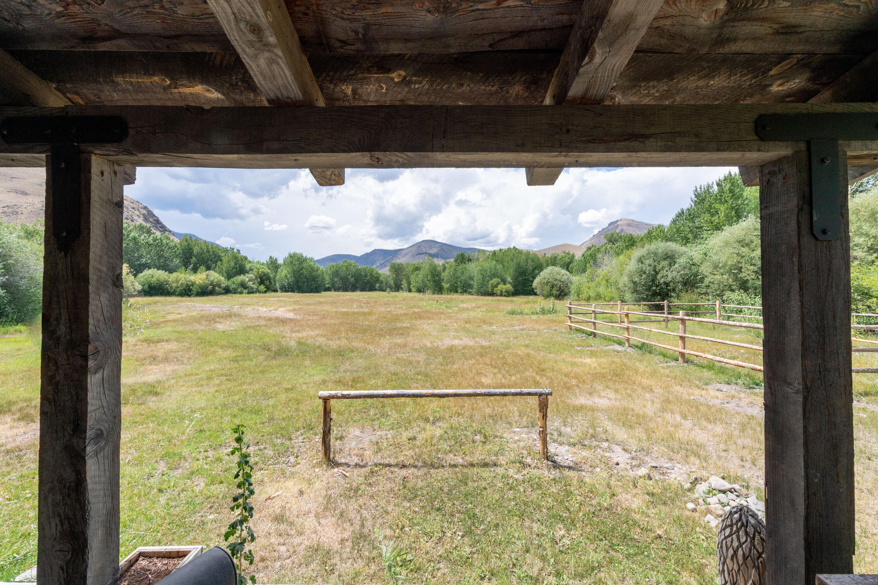 9885 Challis Creek Rd Property Photo 50