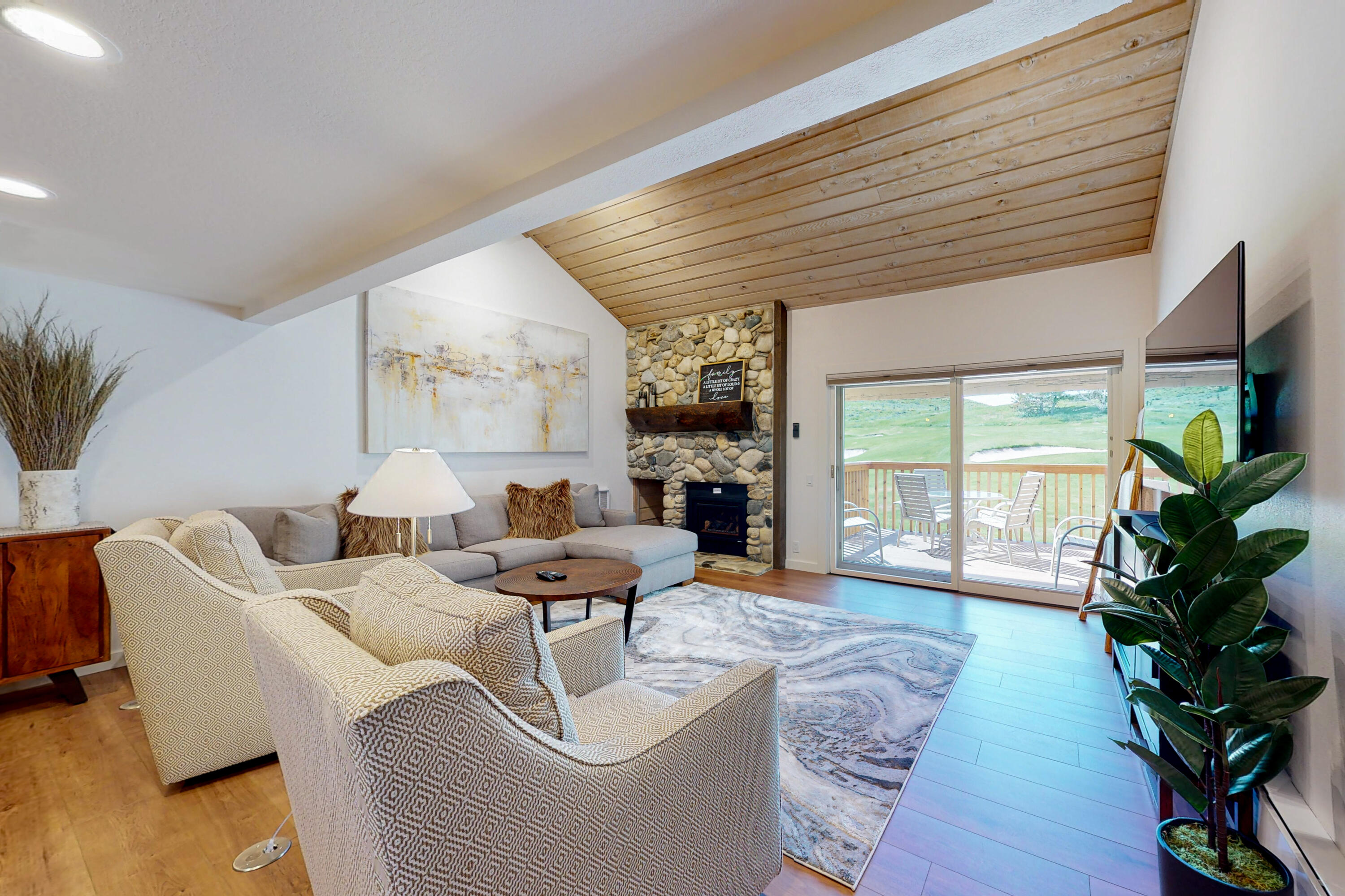 2737 Sunburst Condo Dr Property Photo 1