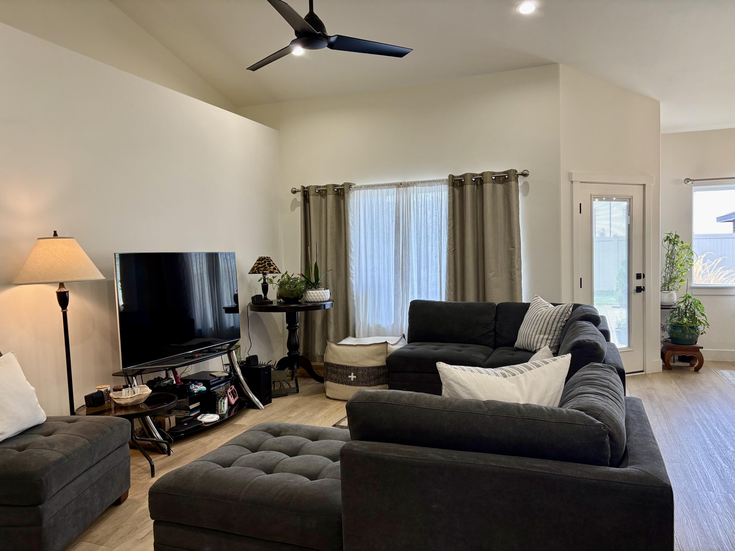 973 Kenbrook Loop Loop Property Photo 4
