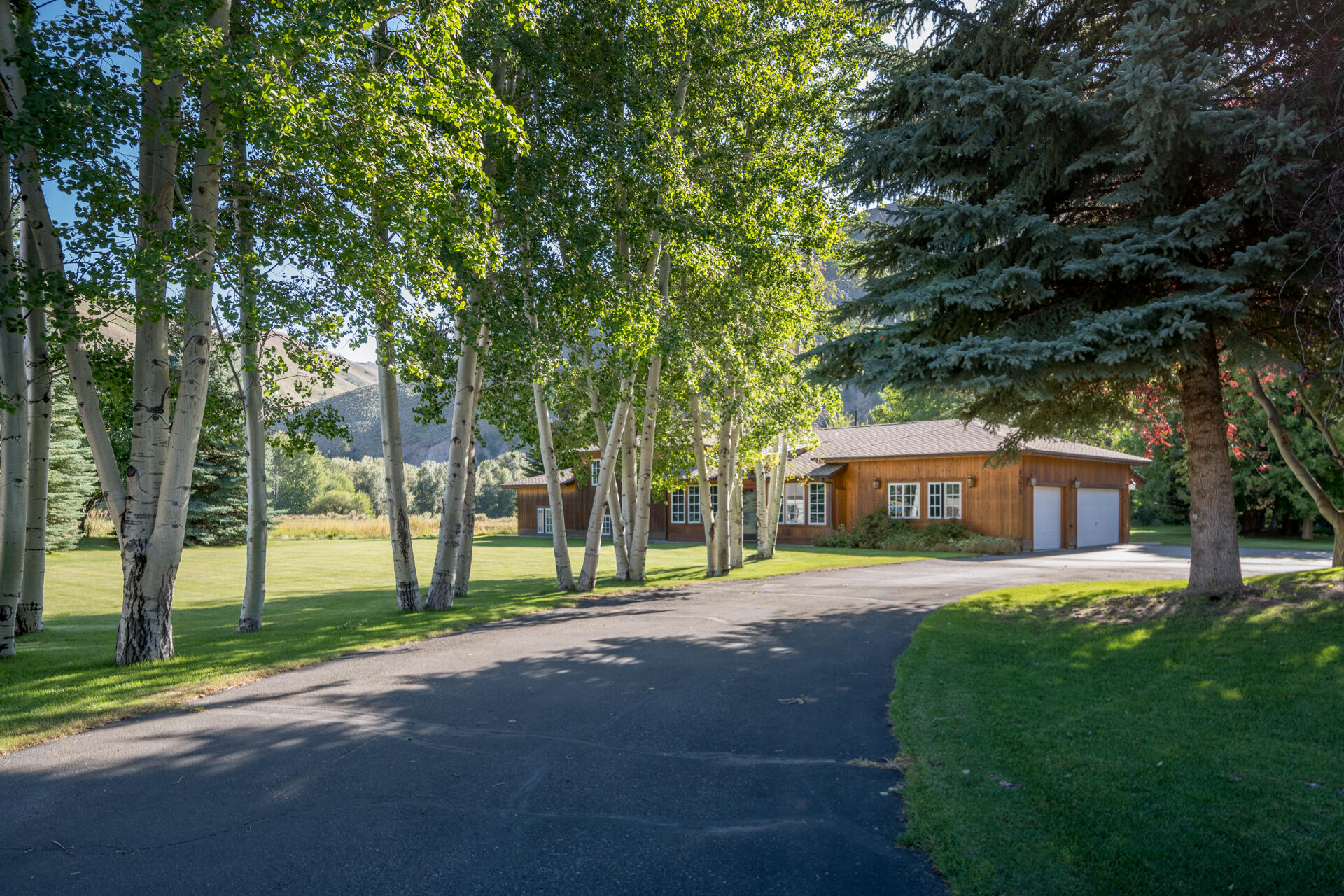 1371 Silver Star Dr Property Photo 34