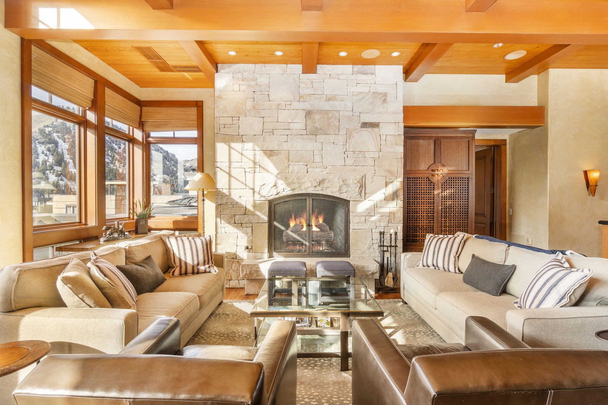 221 N Washington Ave Property Photo 1