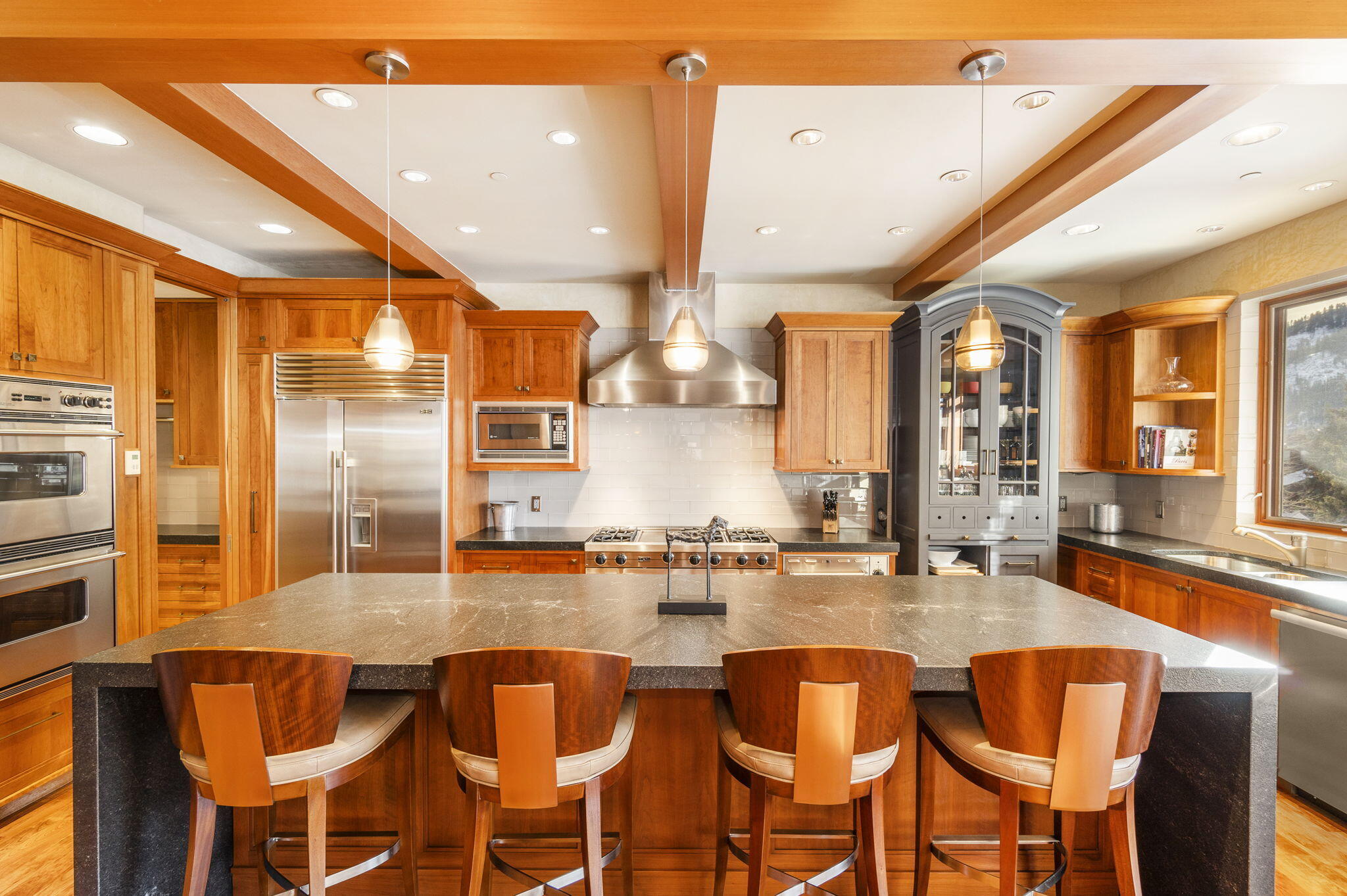 221 N Washington Ave Property Photo 4