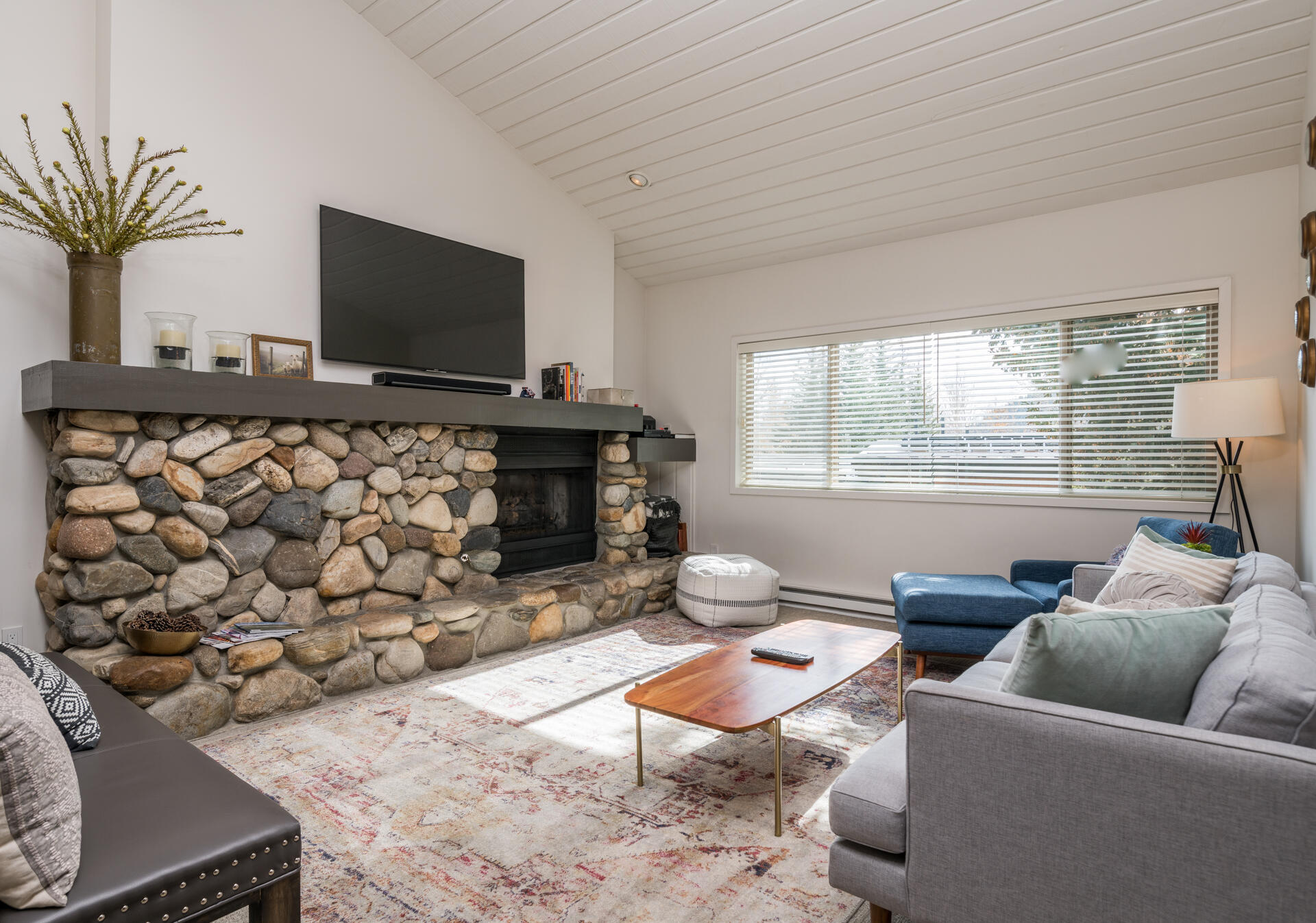 401 S 2nd Ave Property Photo 3