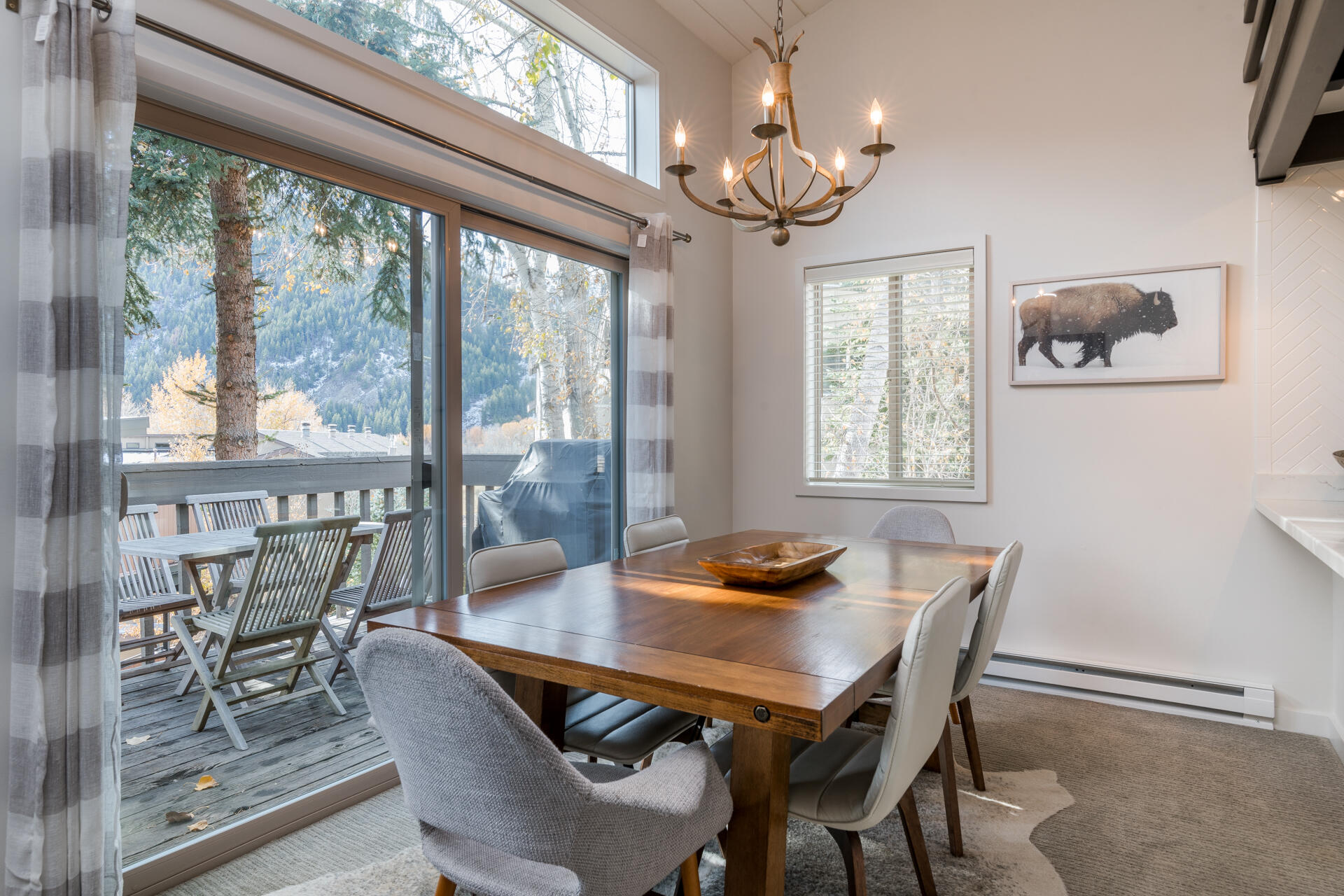 401 S 2nd Ave Property Photo 4