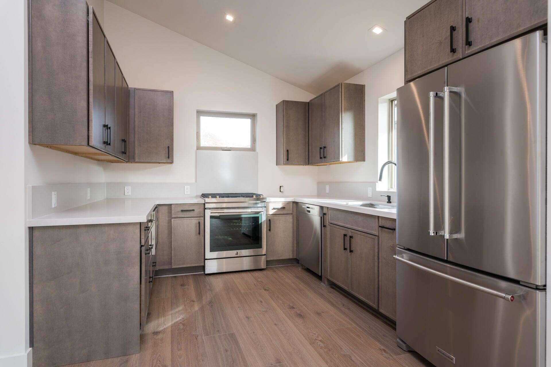 713 N 2nd Ave Property Photo 1