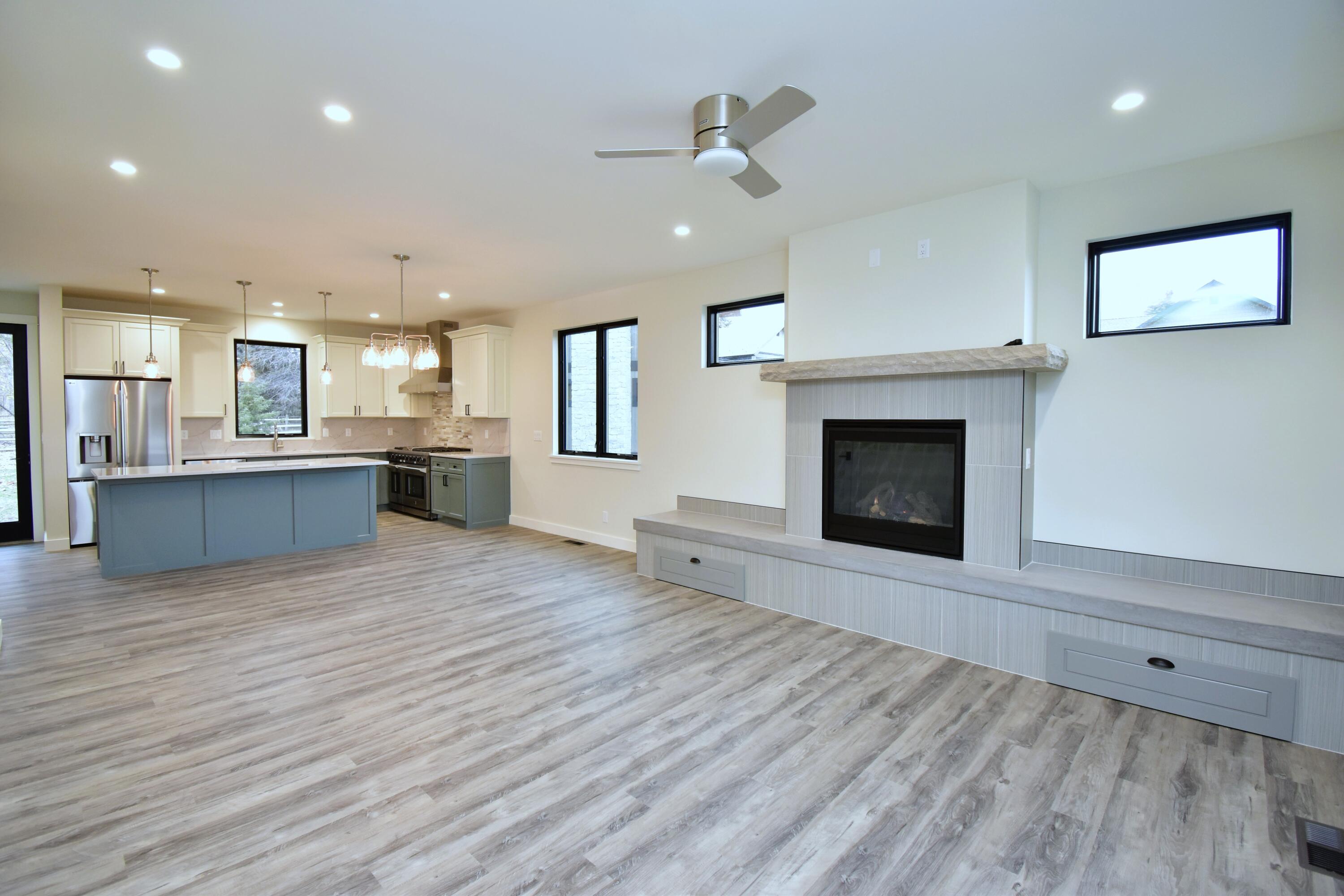 1420 Silver Star Dr Property Photo 4
