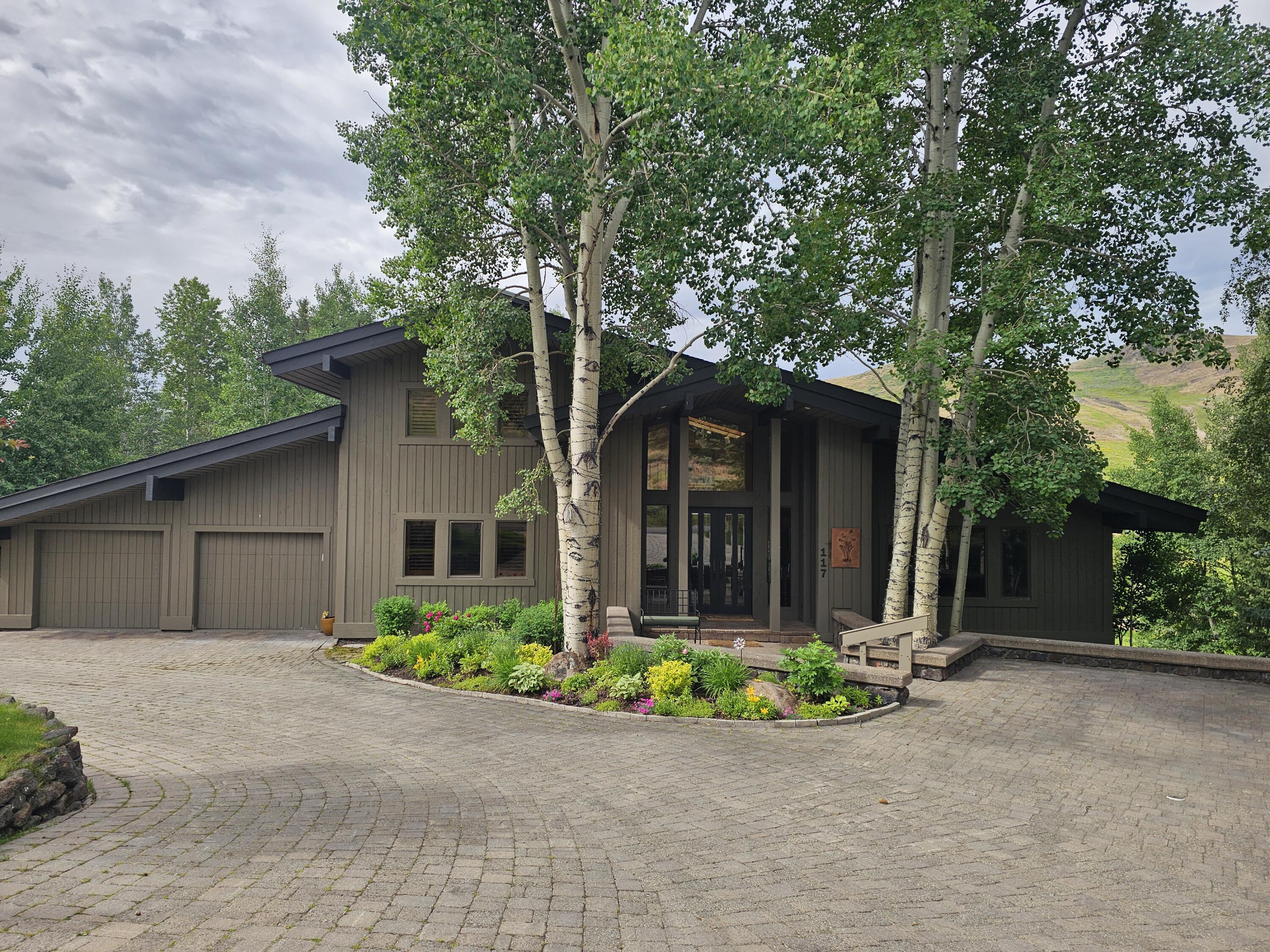 117 Skyline Dr Property Photo 1
