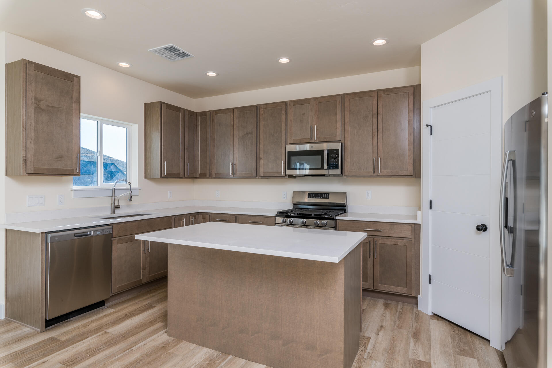 136 Cowcatcher Loop Property Photo 4