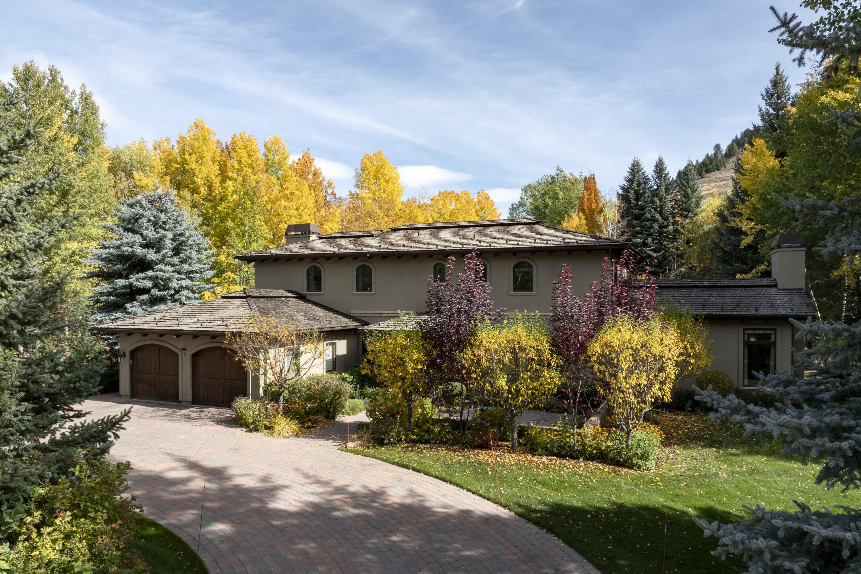 7 Meadow Rd Property Photo 1